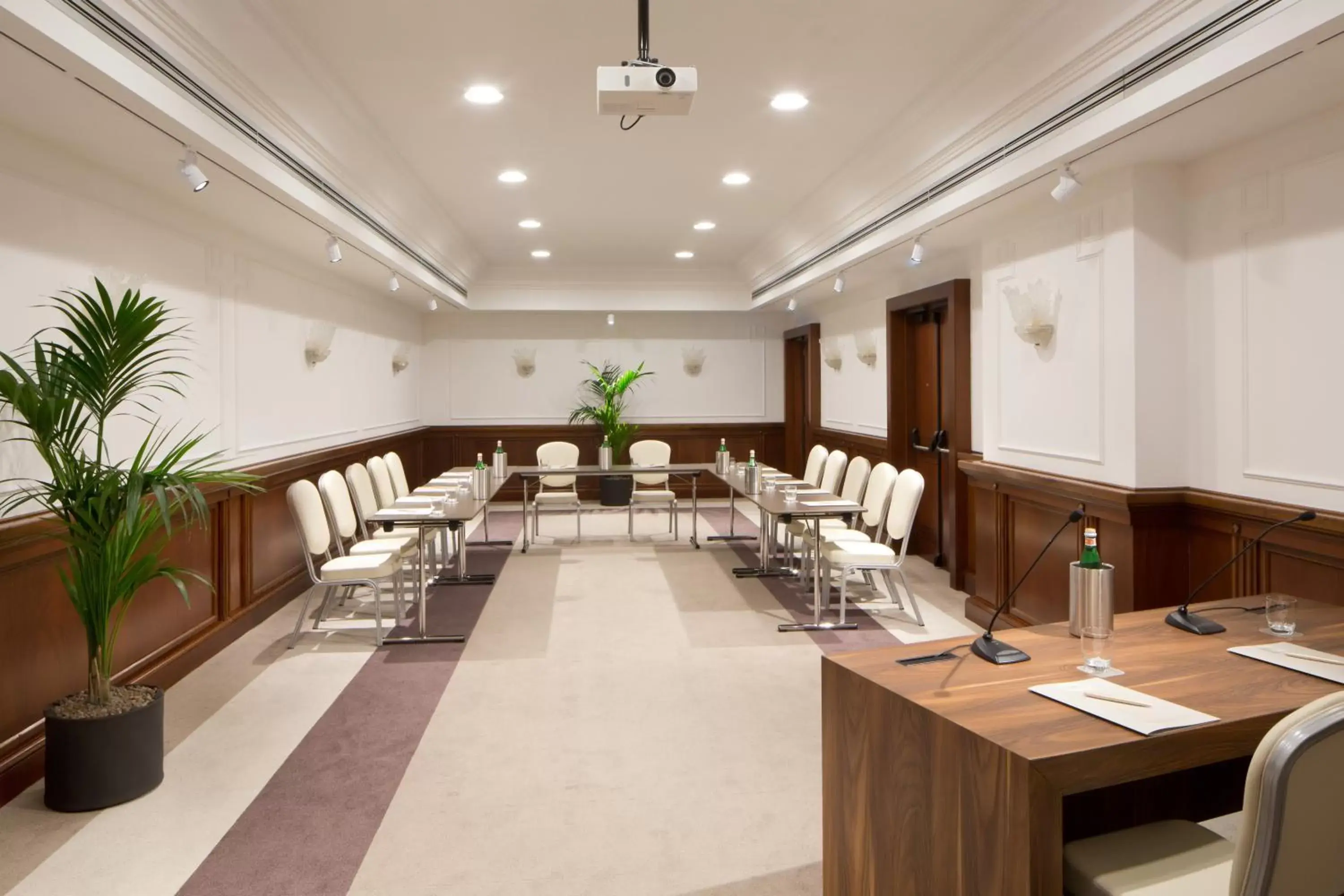 Meeting/conference room in Starhotels Majestic