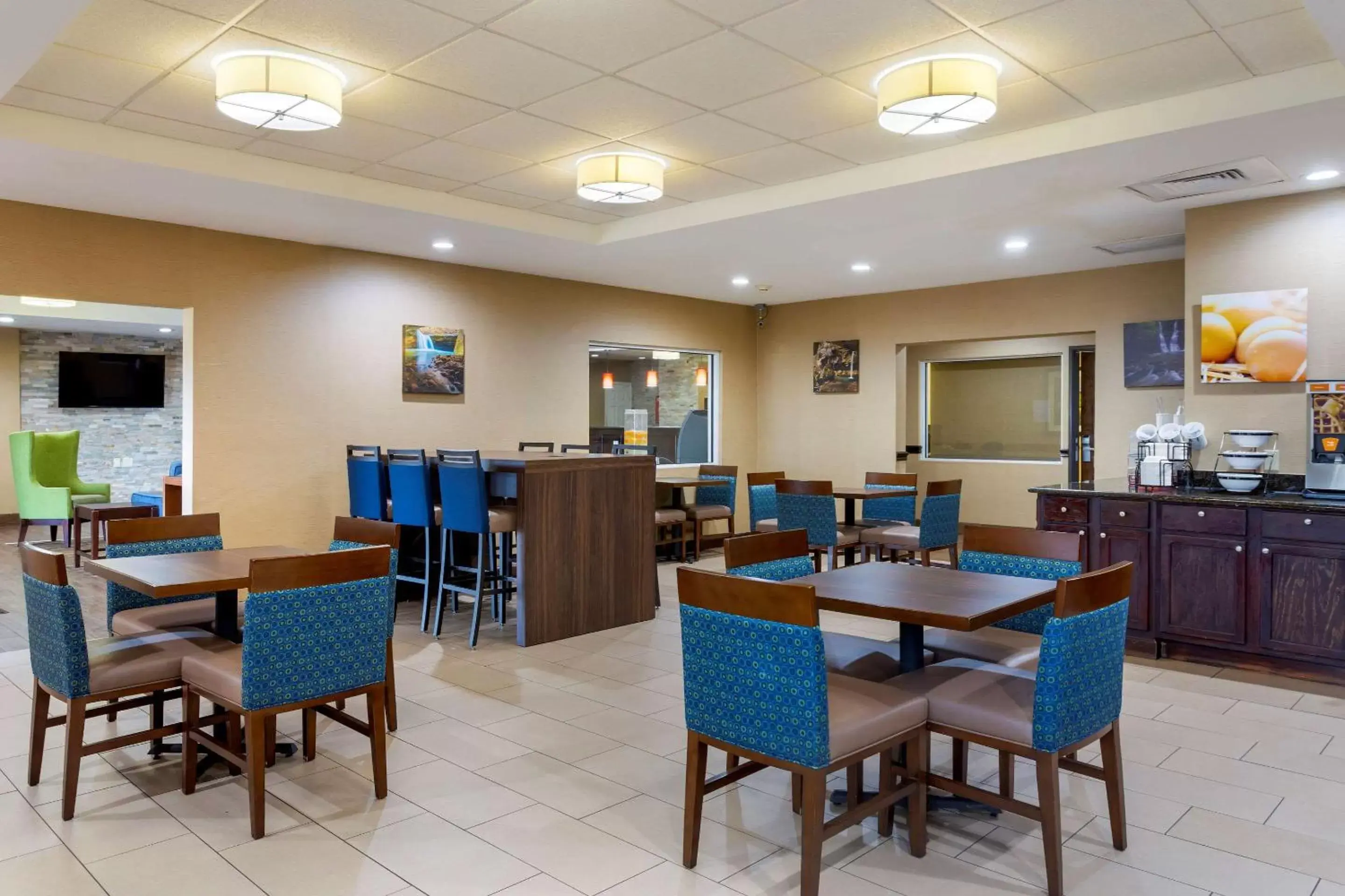 Restaurant/Places to Eat in Comfort Inn Marion