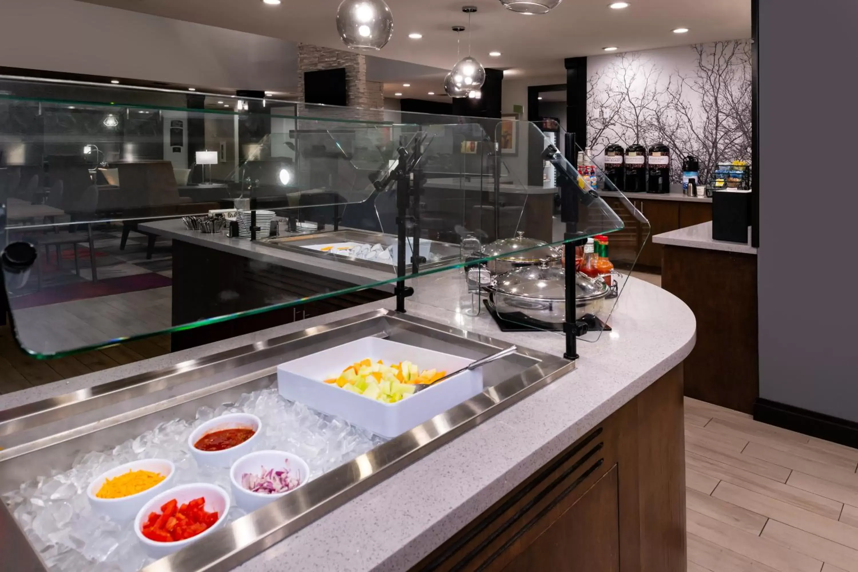 Restaurant/places to eat, Kitchen/Kitchenette in Staybridge Suites - Lake Charles, an IHG Hotel