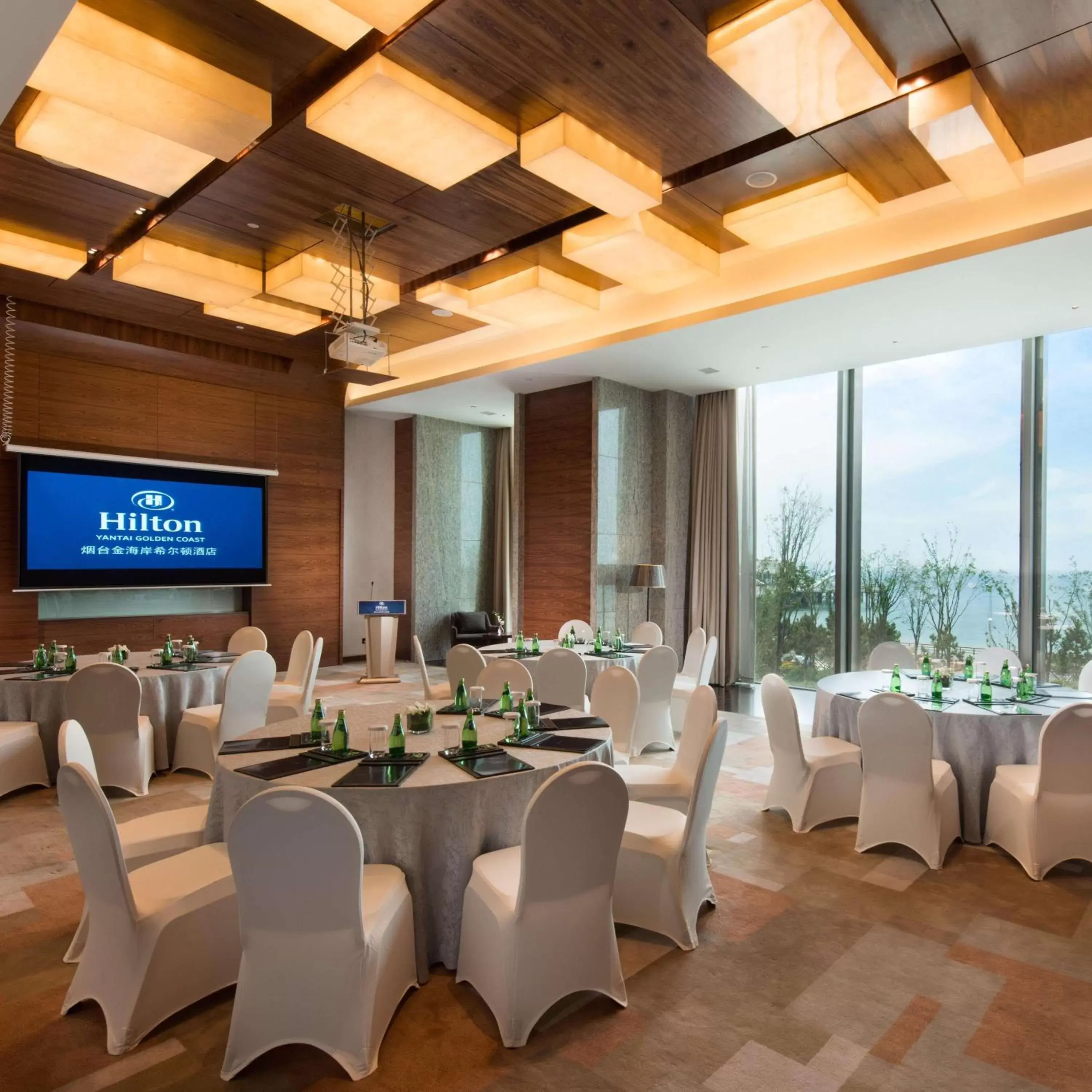 Meeting/conference room in Hilton Yantai Golden Coast