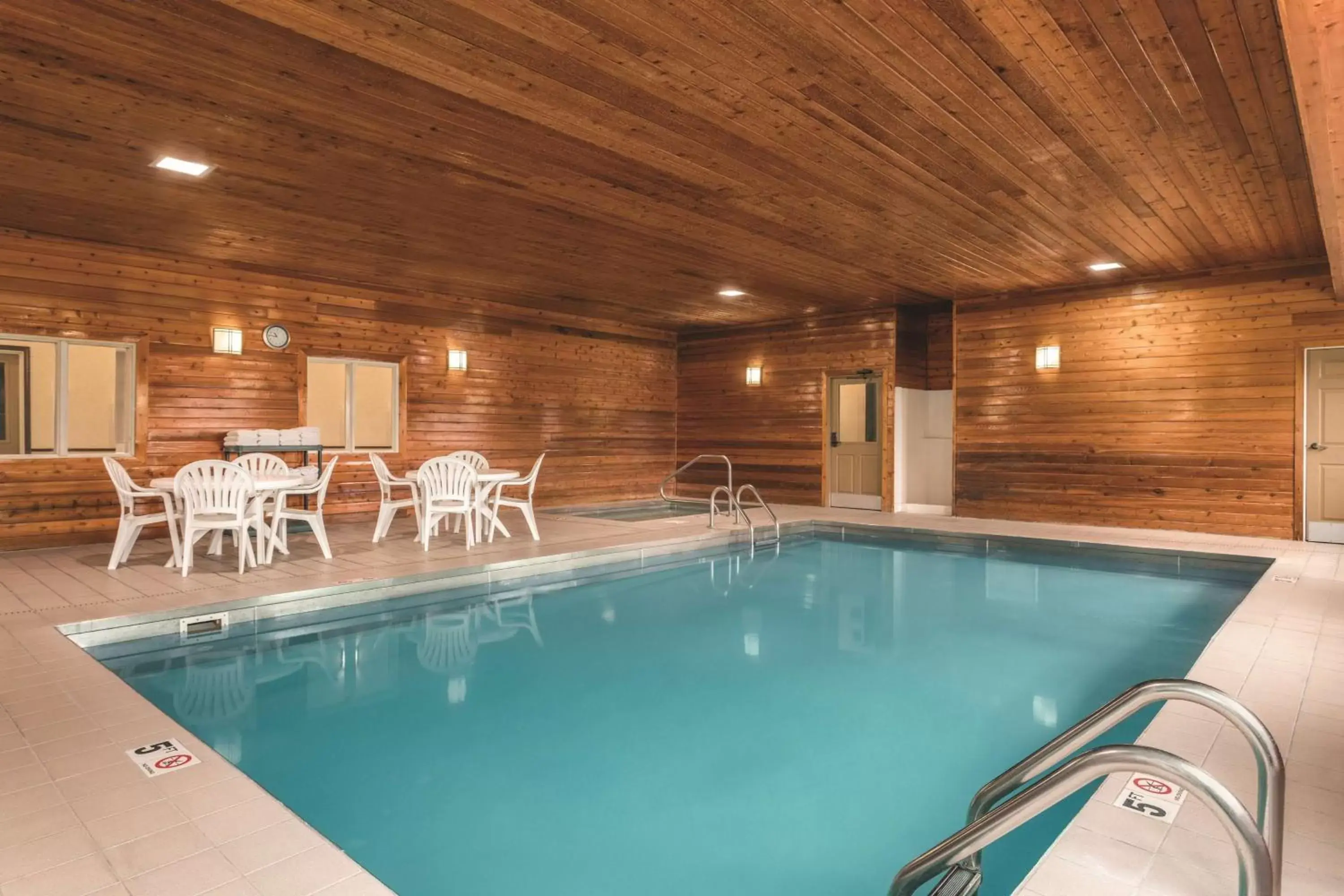 Activities, Swimming Pool in Country Inn & Suites by Radisson, Dakota Dunes, SD