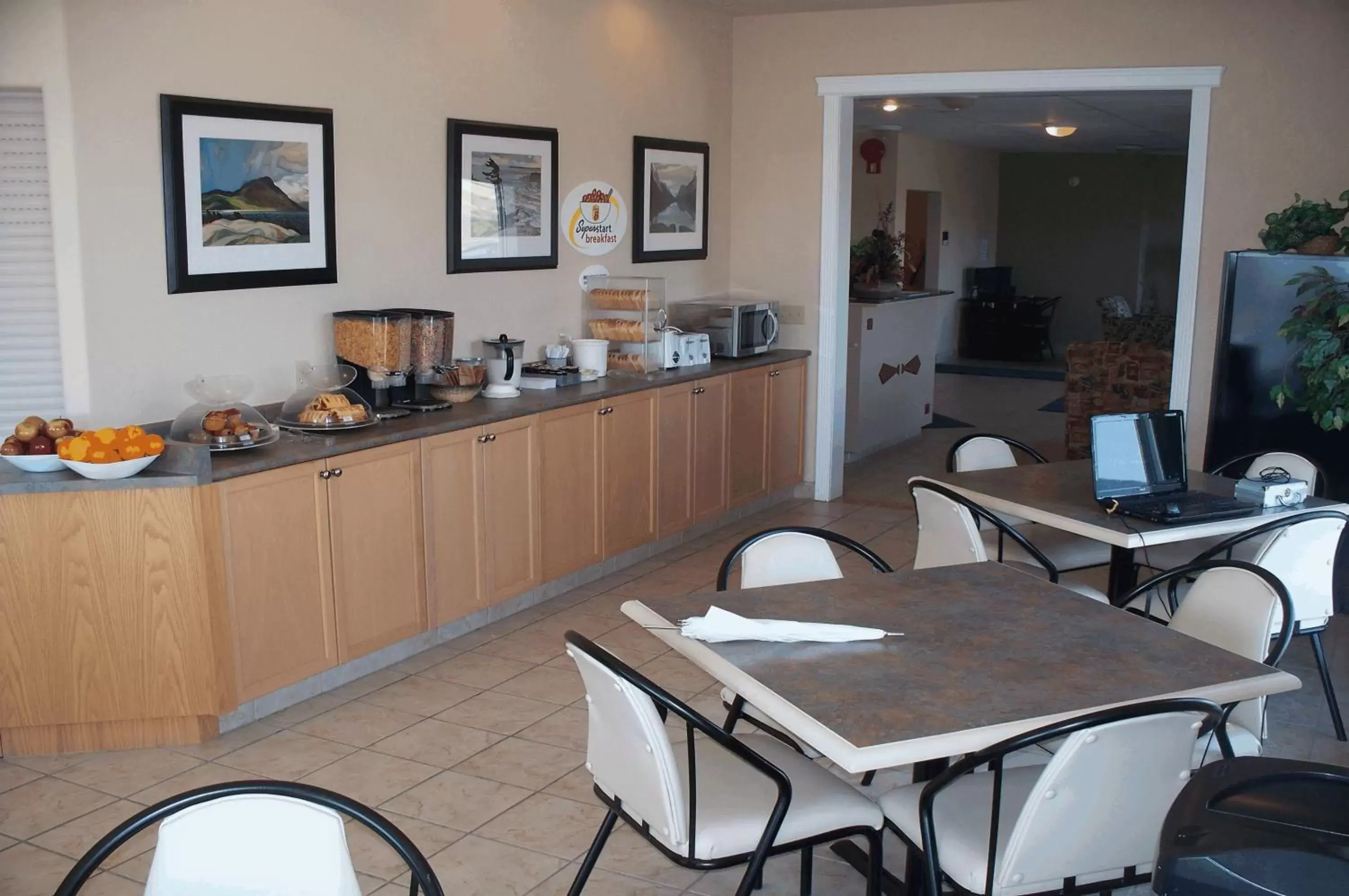 Restaurant/places to eat in Super 8 by Wyndham Pincher Creek AB Restaurant/places to eat in Super 8 by Wyndham Pincher Creek AB