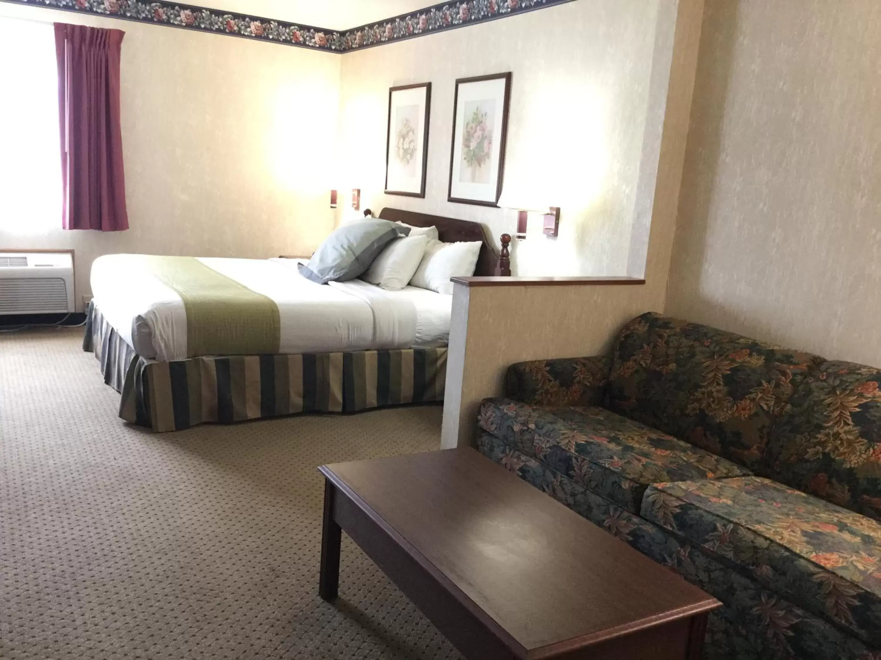 Bed in Americas Best Value Inn and Suites Saint Charles