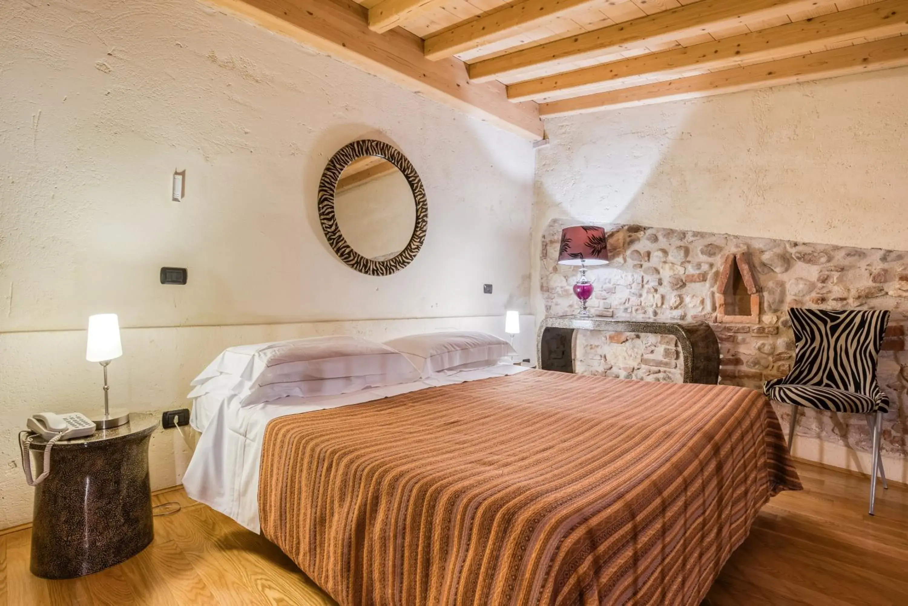 Bed in Boutique Hotel Scalzi - Adults Only