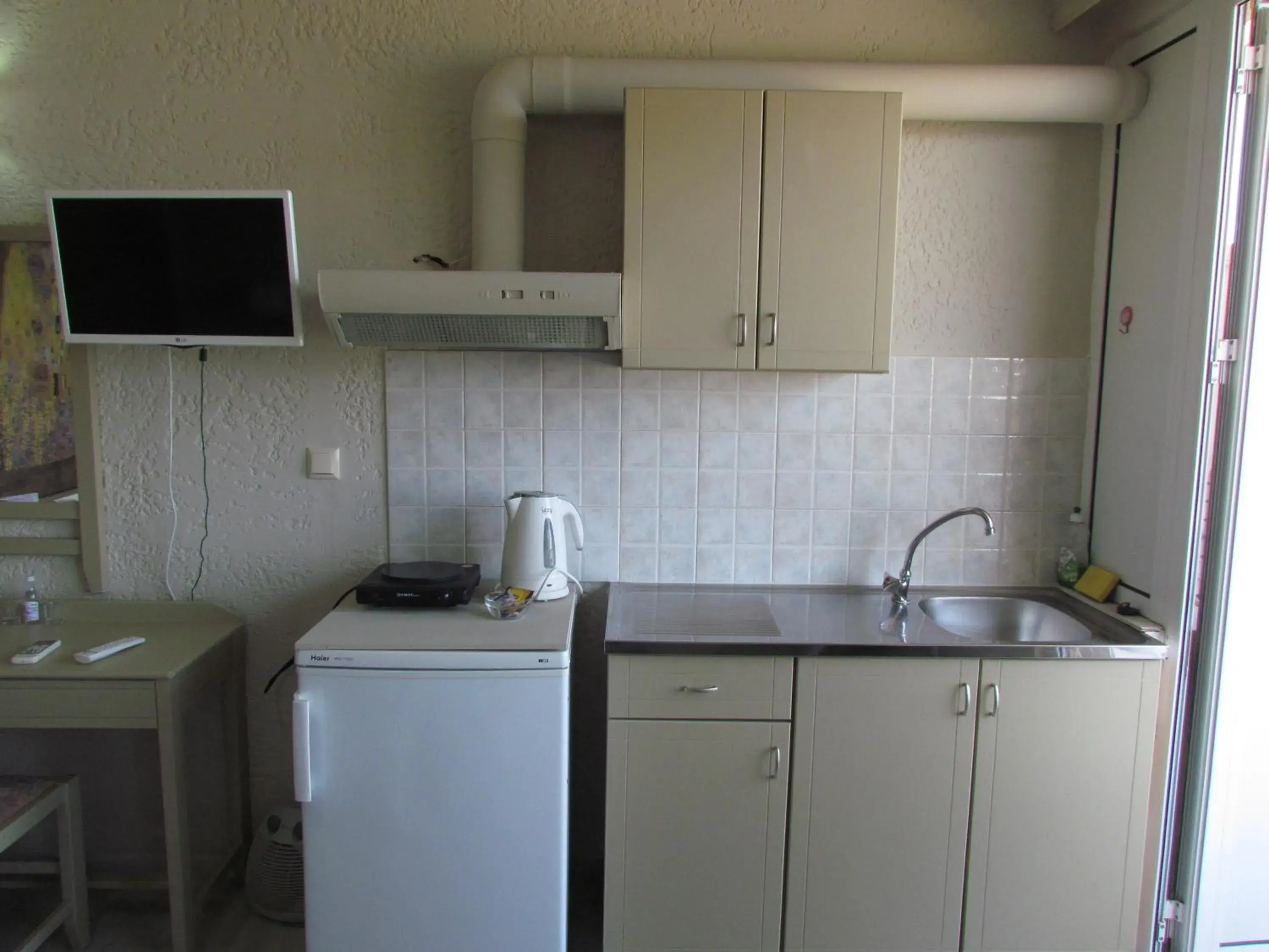 Kitchen or kitchenette, Kitchen/Kitchenette in Archipelagos Hotel