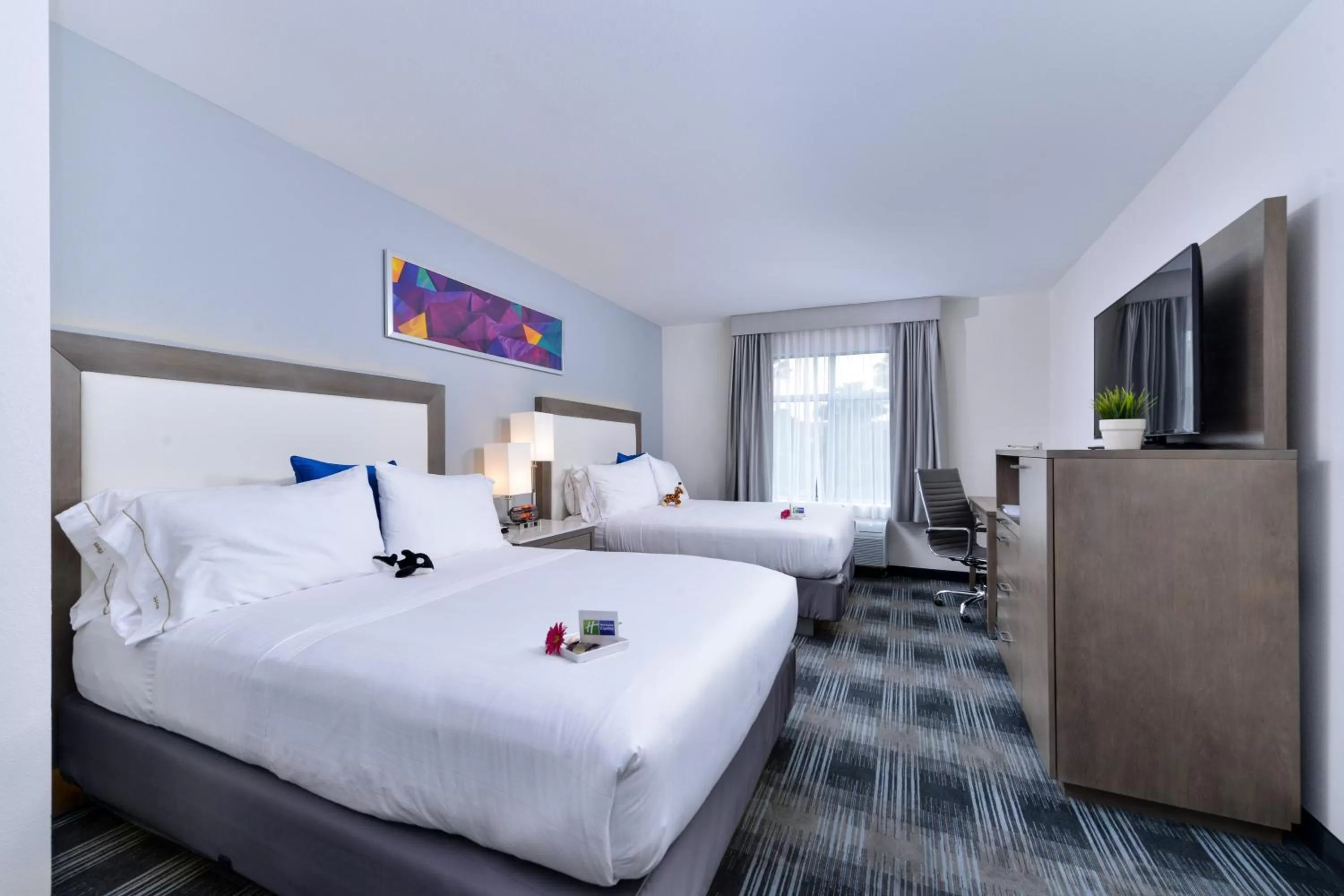 Photo of the whole room, Bed in Holiday Inn Express & Suites San Diego - Mission Valley by IHG