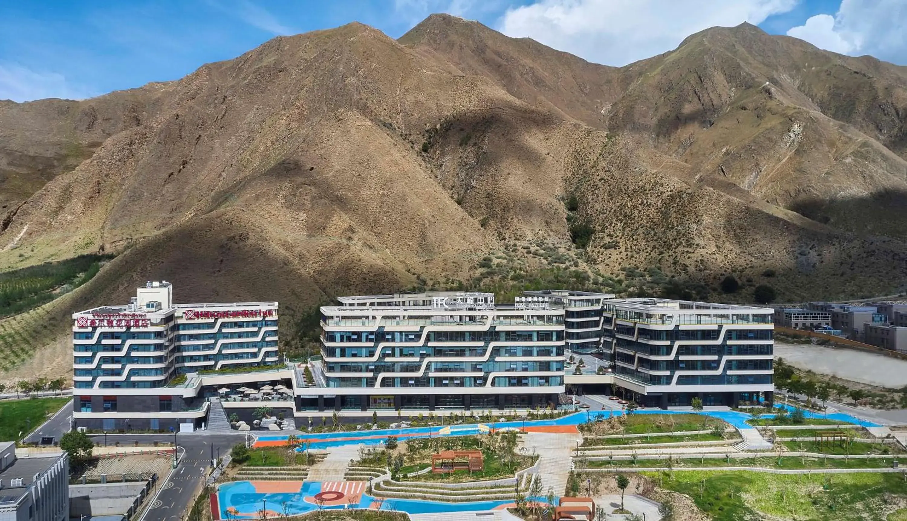 Property building in Hilton Garden Inn Lhasa