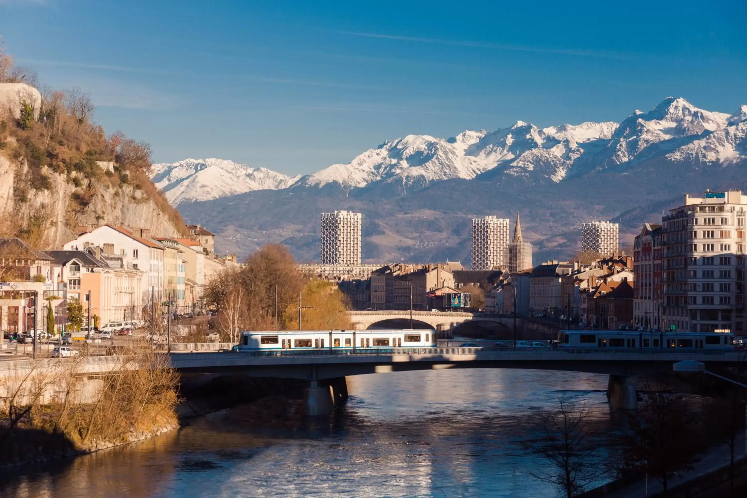 Mountain view in ibis Grenoble Gare