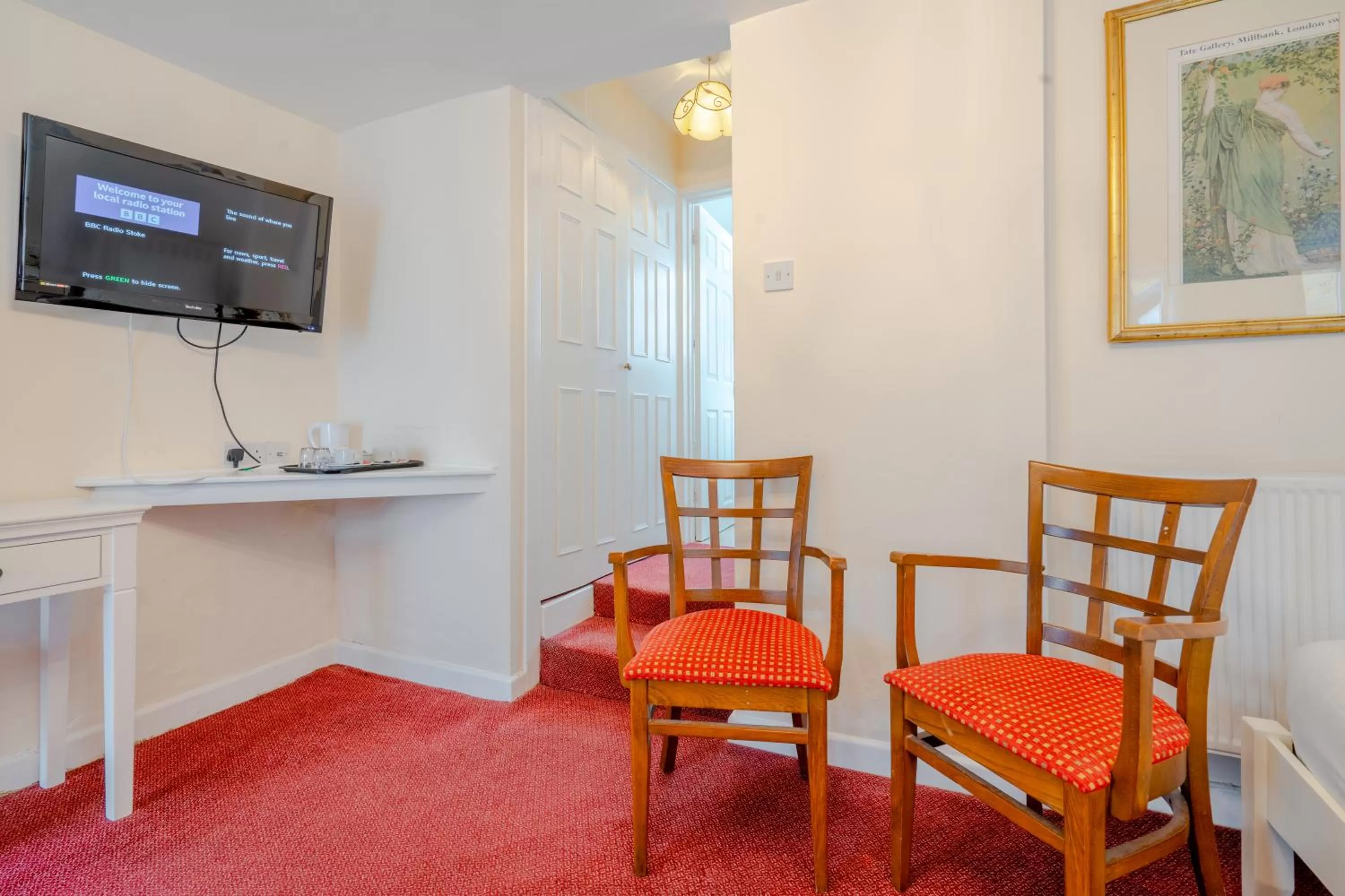 Coffee/tea facilities in Crown Hotel Cotswold