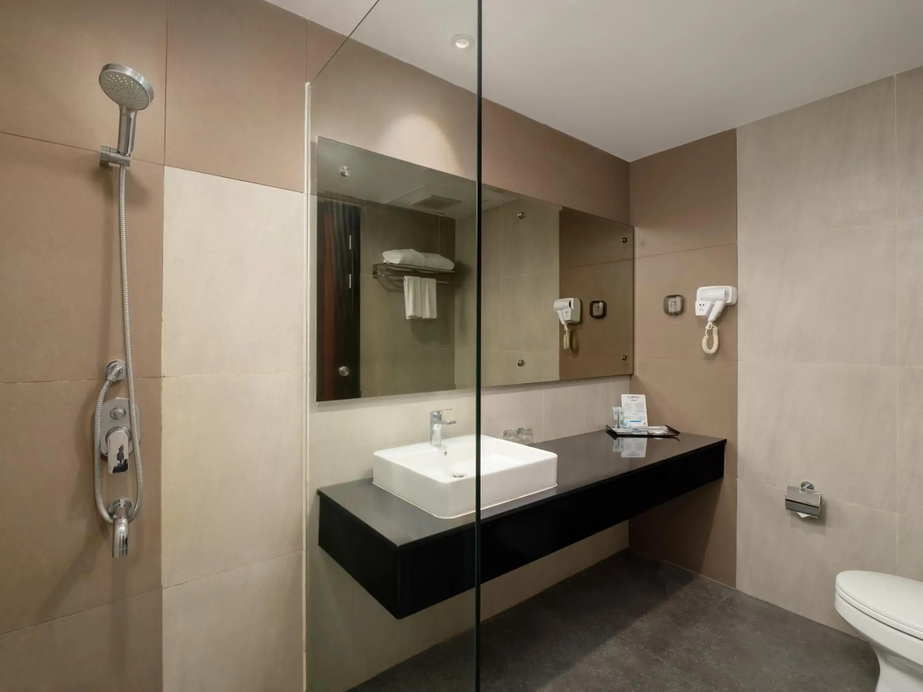 Bathroom in d'primahotel Kualanamu Medan