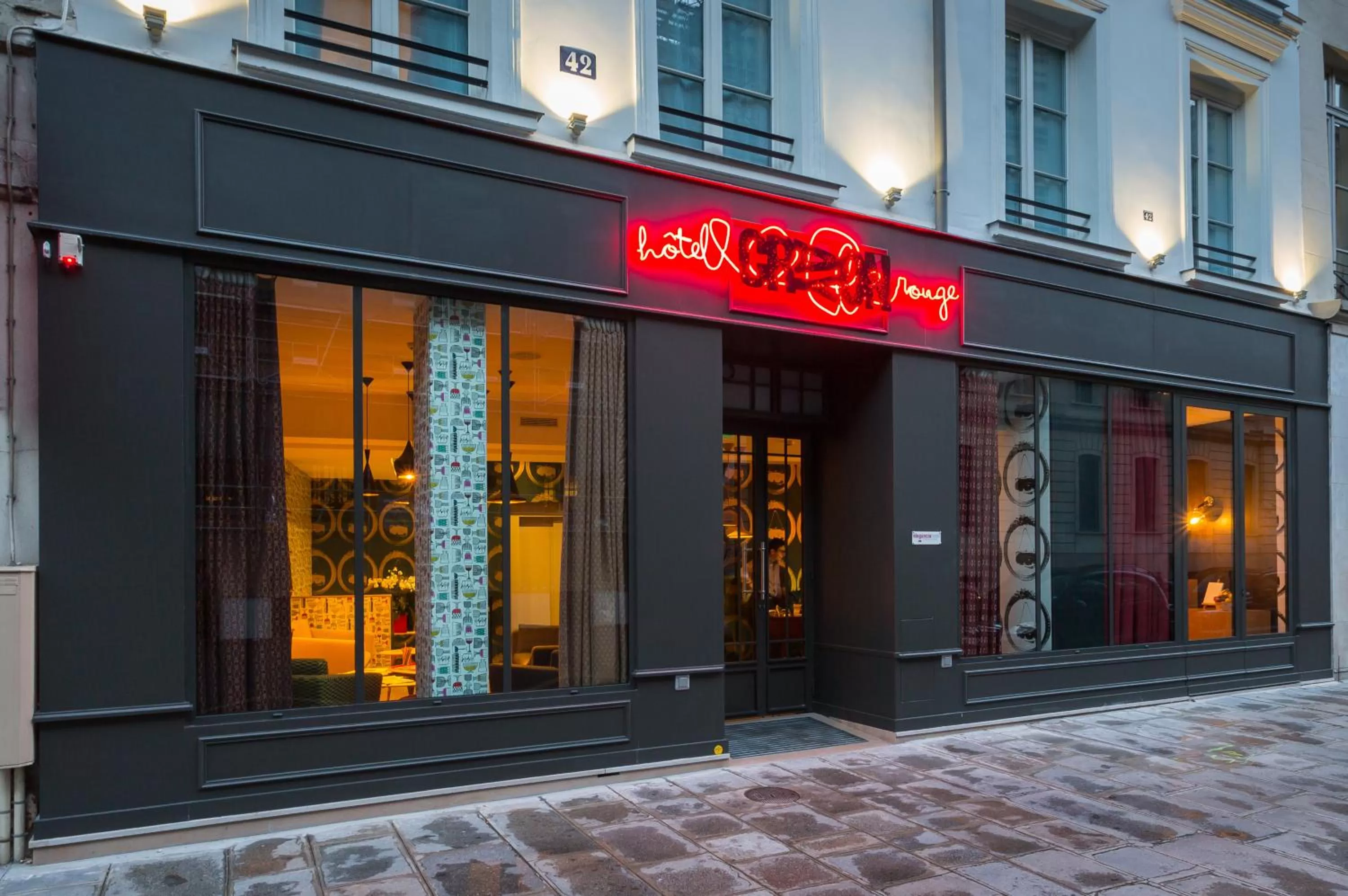 Facade/entrance in Hôtel Crayon Rouge - Louvre Palais Royal