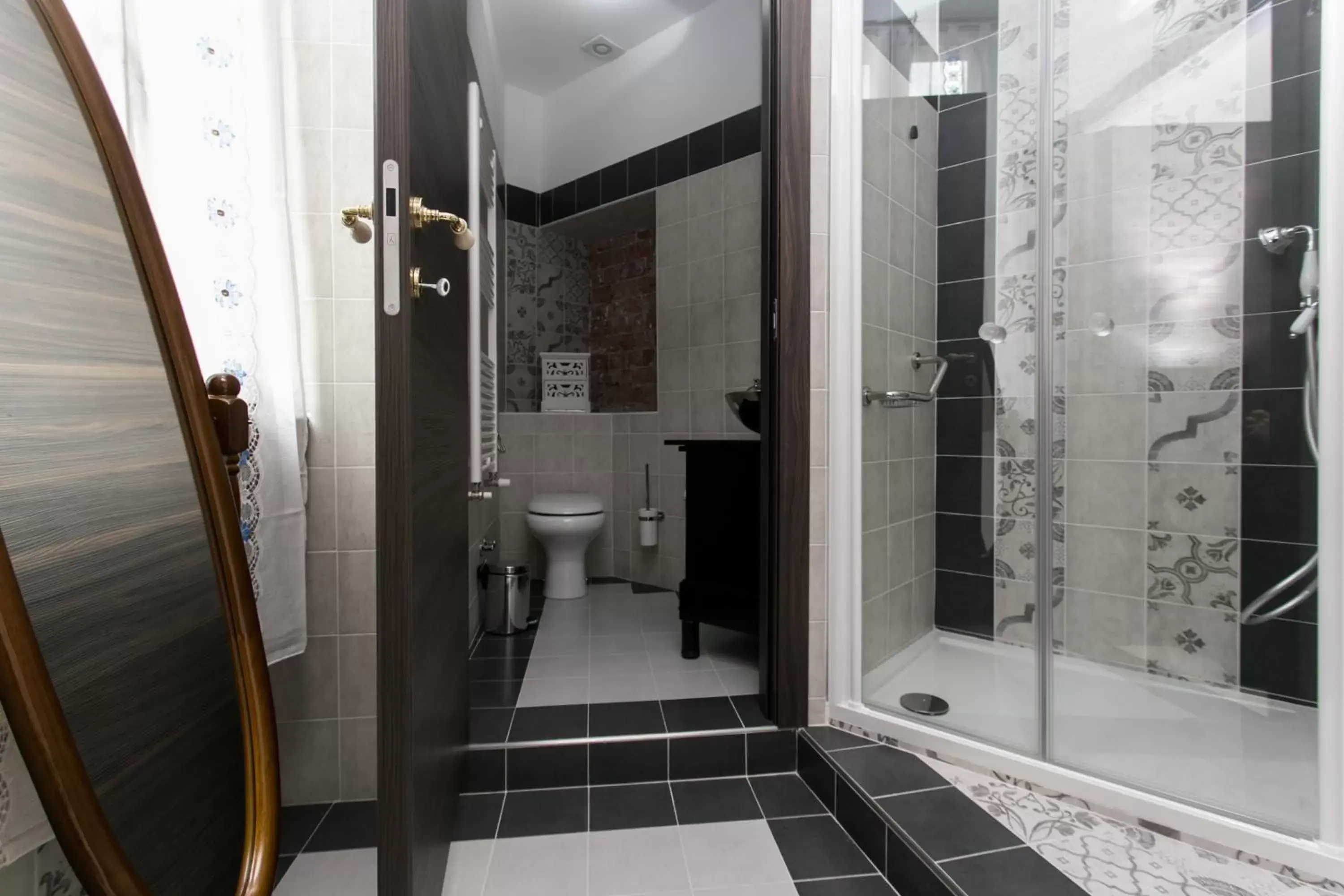 Shower, Bathroom in Aparthotel Dei Mercanti