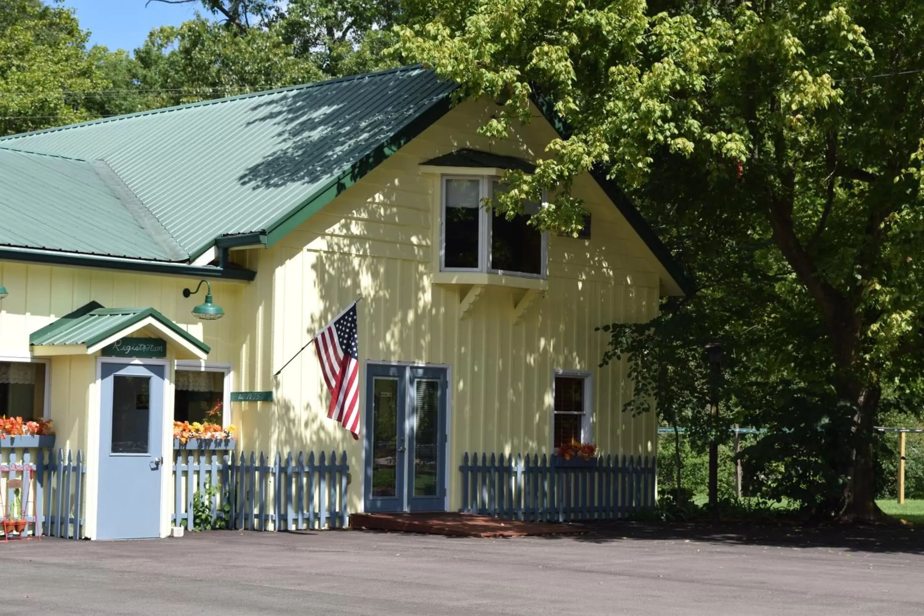 Street view, Property Building in Green Valley Motor Lodge