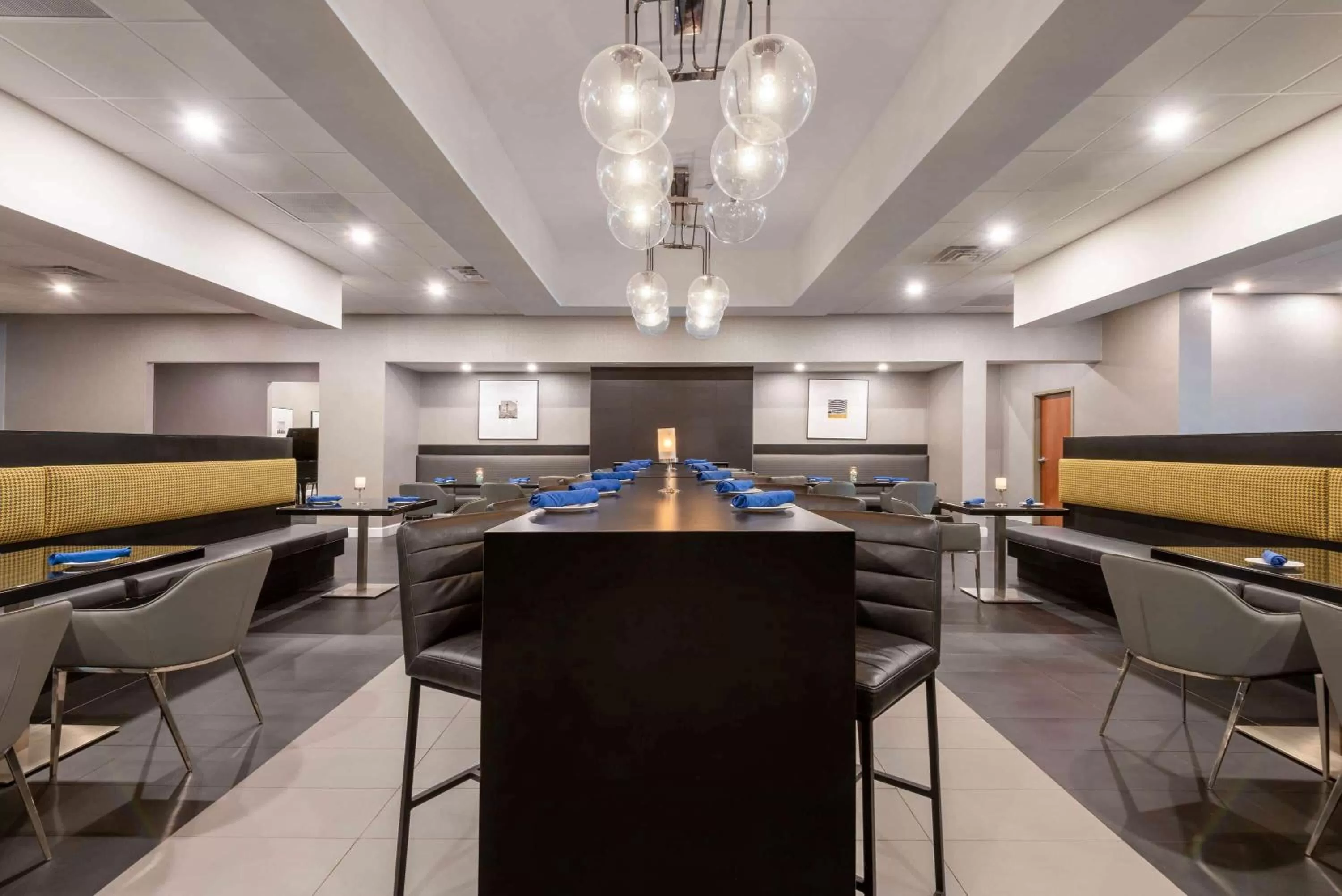 Restaurant/places to eat in Wyndham Lancaster Resort and Convention Center