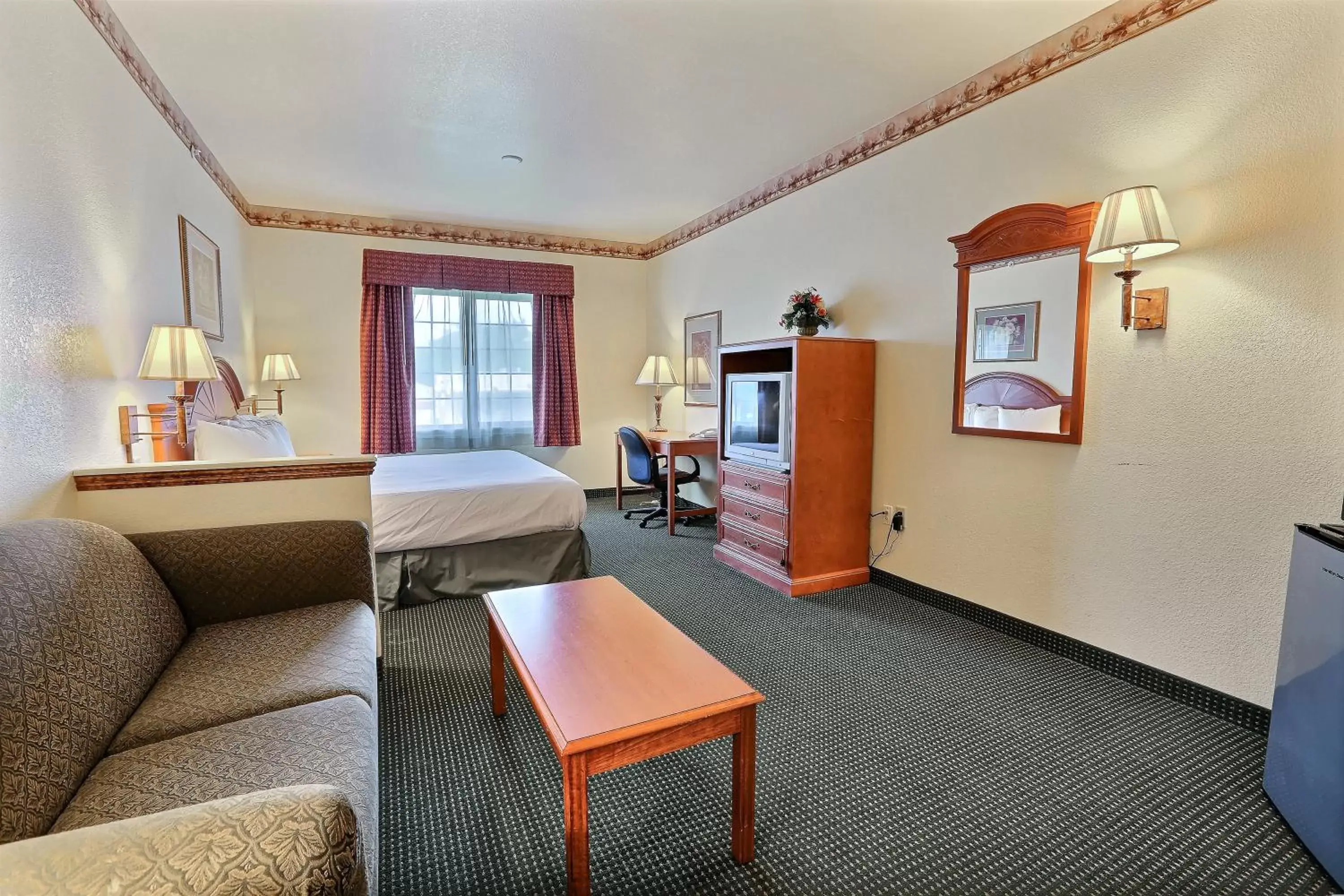 King Room - Non-Smoking in Quality Inn & Suites - Glen Rose