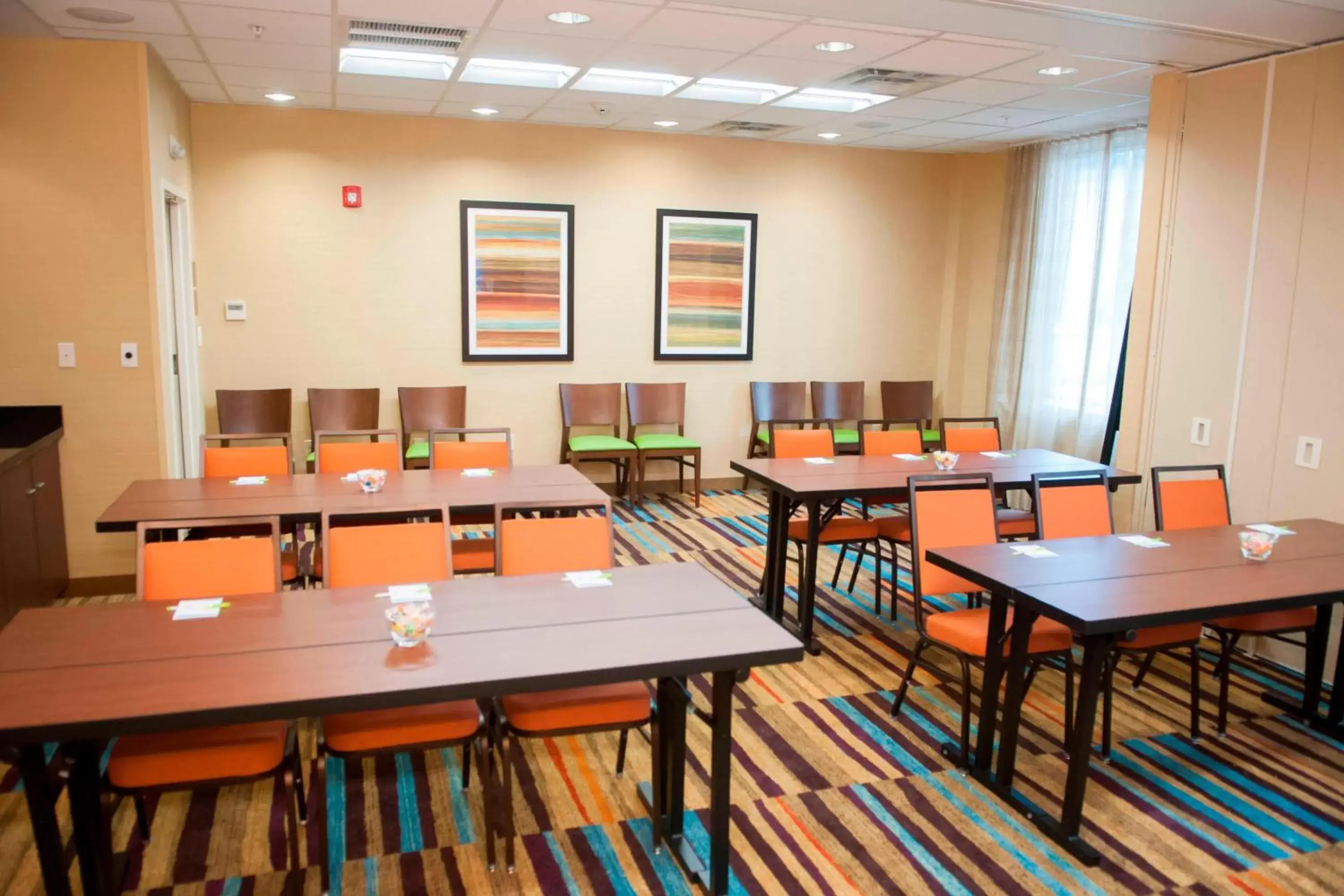 Meeting/conference room in Fairfield Inn & Suites by Marriott Springfield Northampton/Amherst