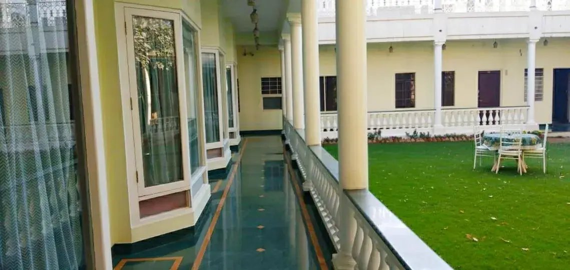 Balcony/Terrace in Jai Niwas Garden Hotel