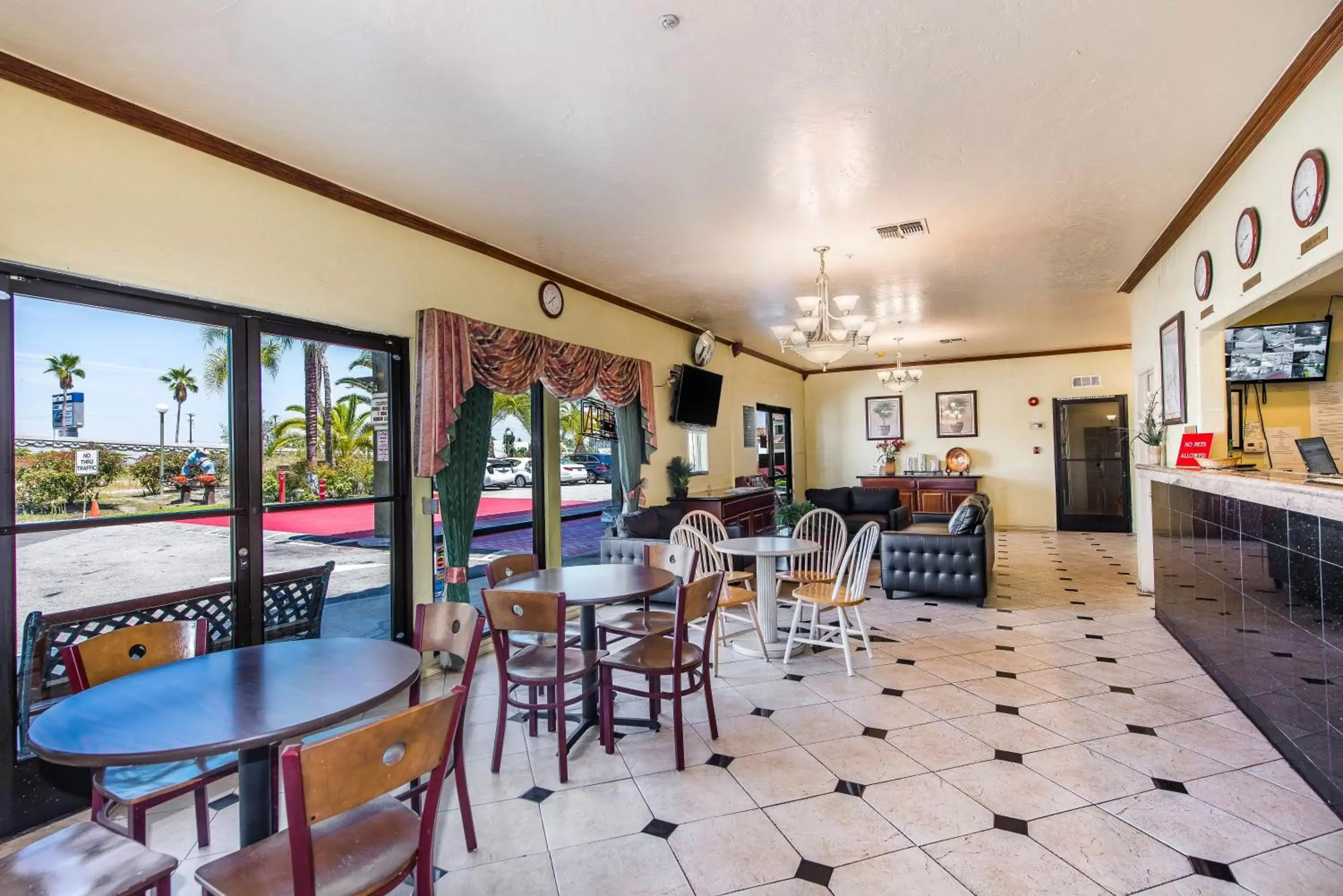 Lobby or reception, Restaurant/Places to Eat in Budget Inn Anaheim / Santa Fe Springs