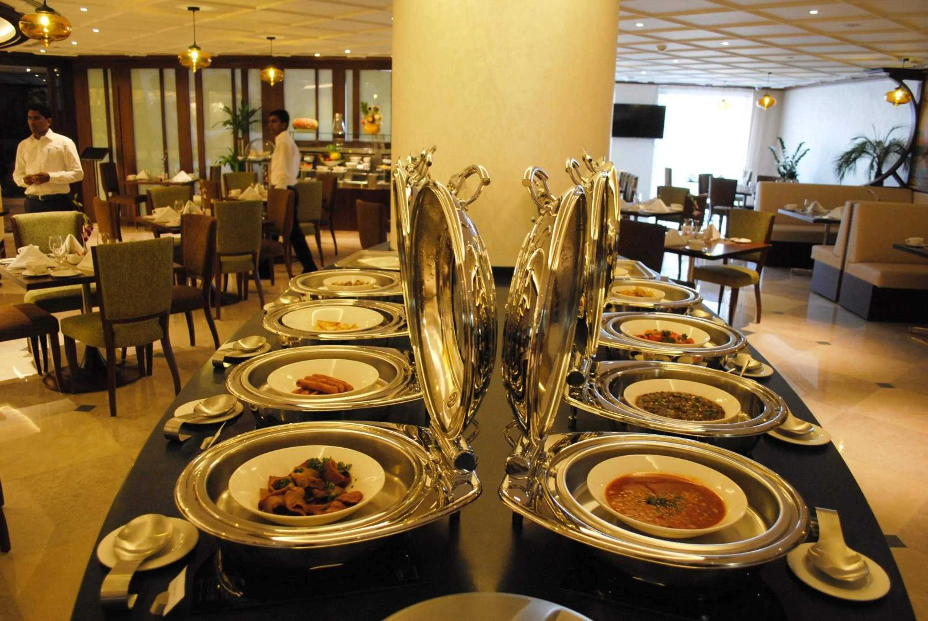 Restaurant/places to eat in Raviz Center Point Hotel