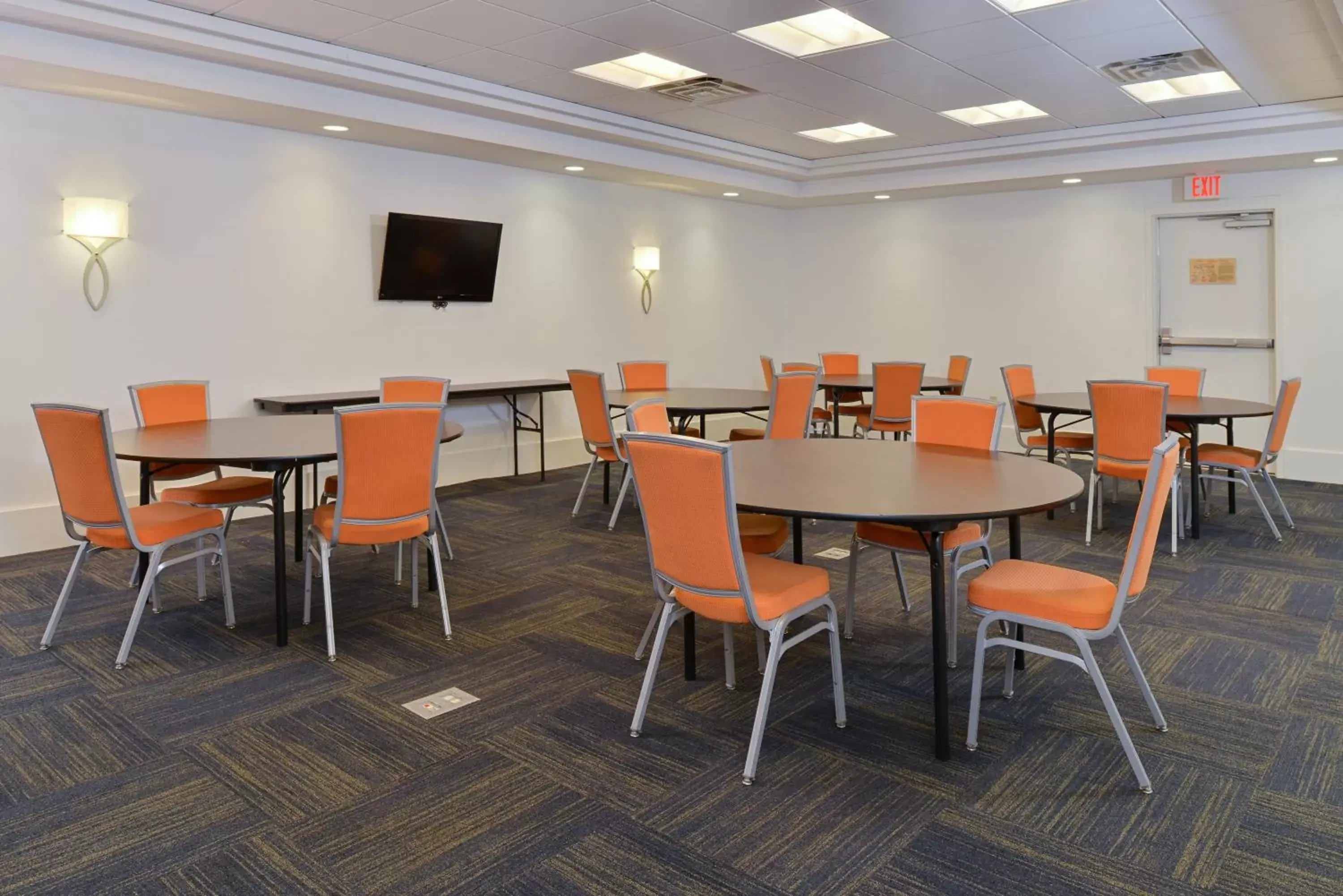 Meeting/conference room, Restaurant/Places to Eat in Holiday Inn Express Hotel & Suites Terre Haute, an IHG Hotel