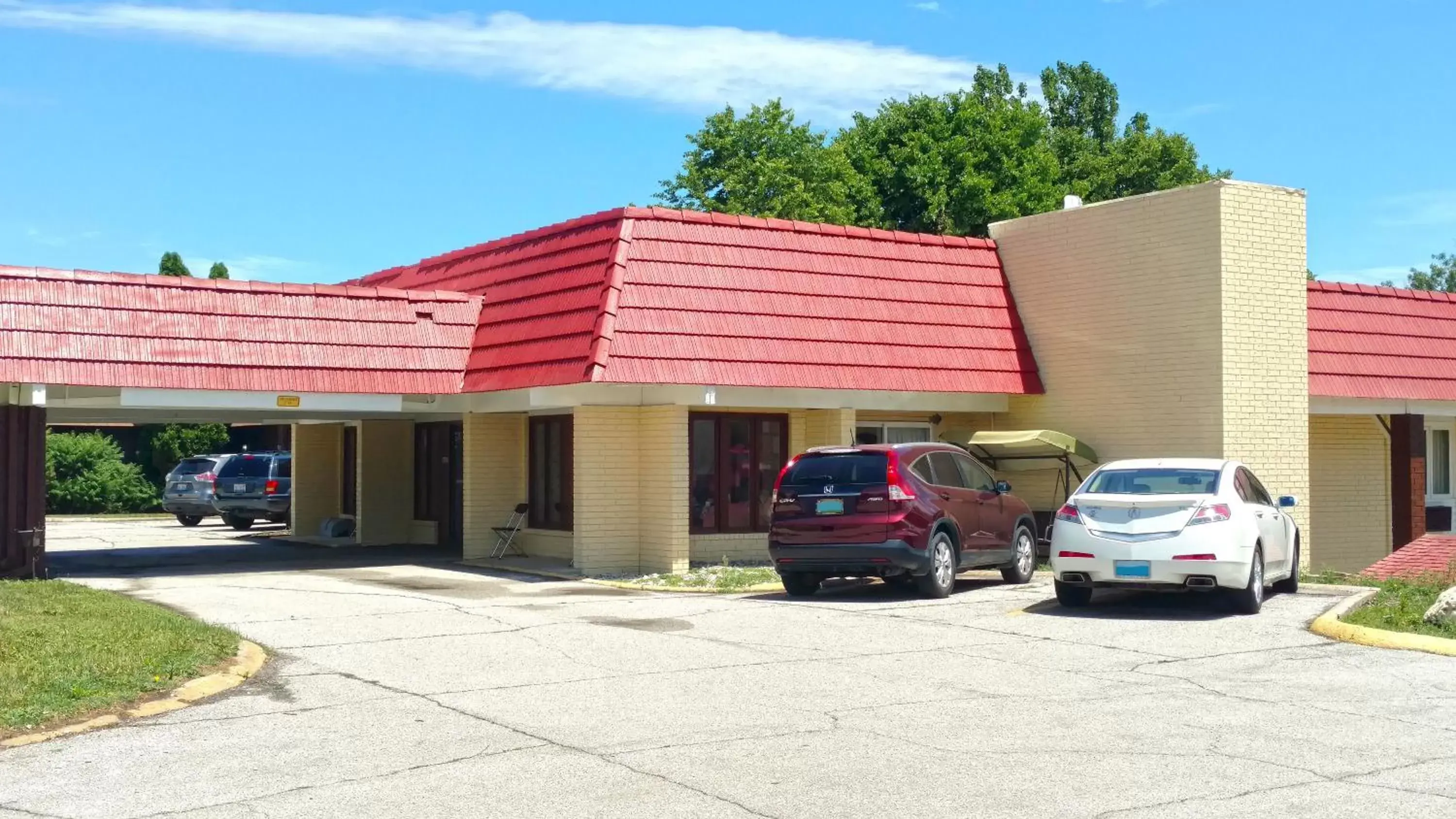 Property Building in Americas Best Value Inn Webster City