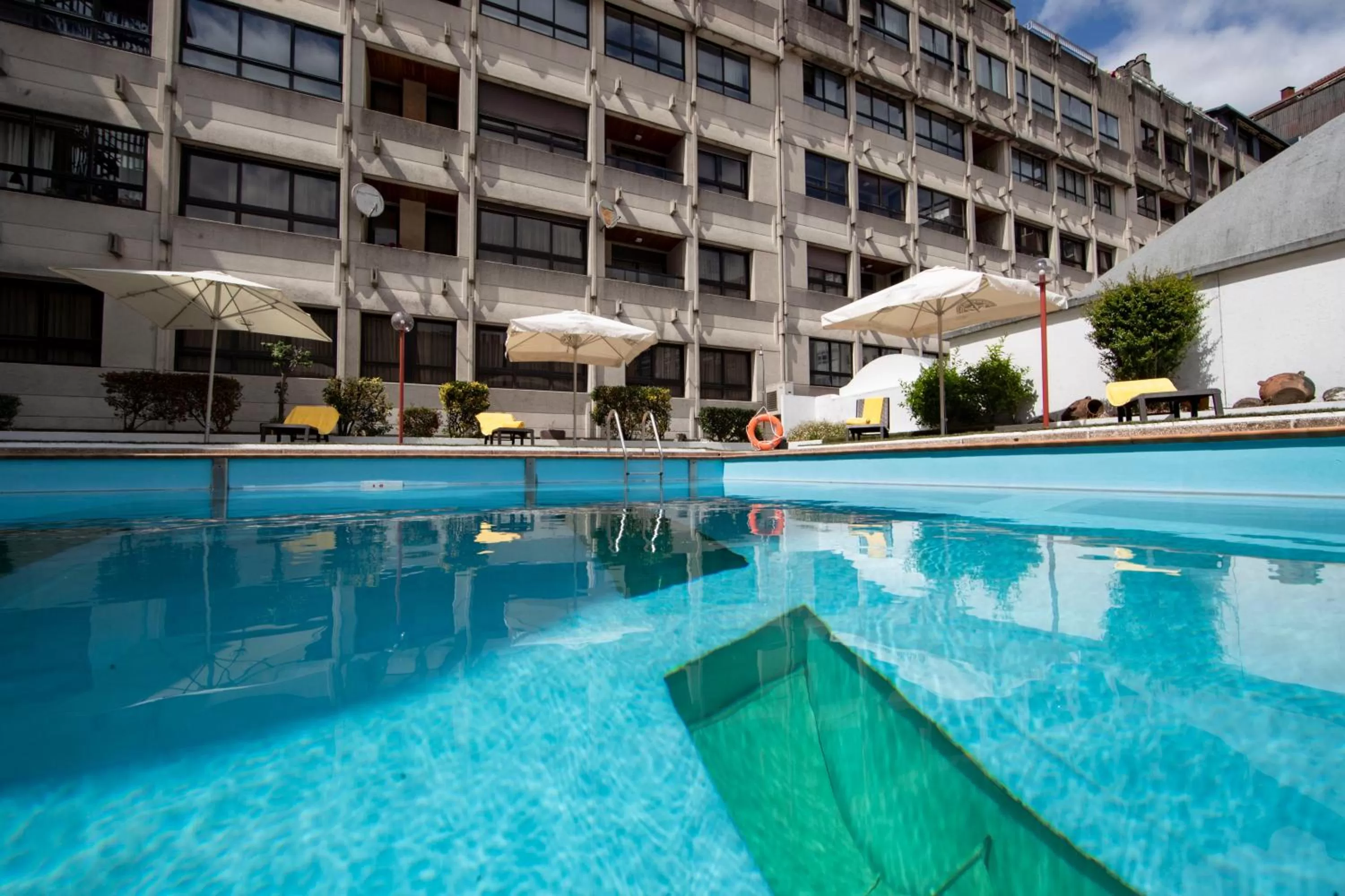 Swimming pool in Eurostars Araguaney