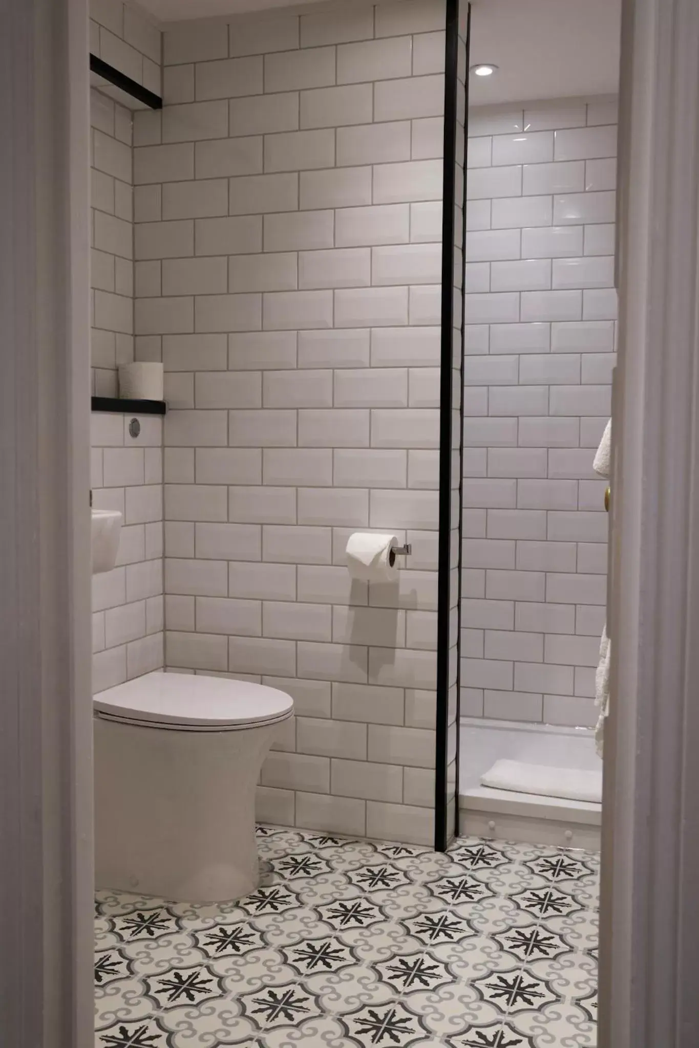 Shower, Bathroom in Cantley House Hotel - Wokingham