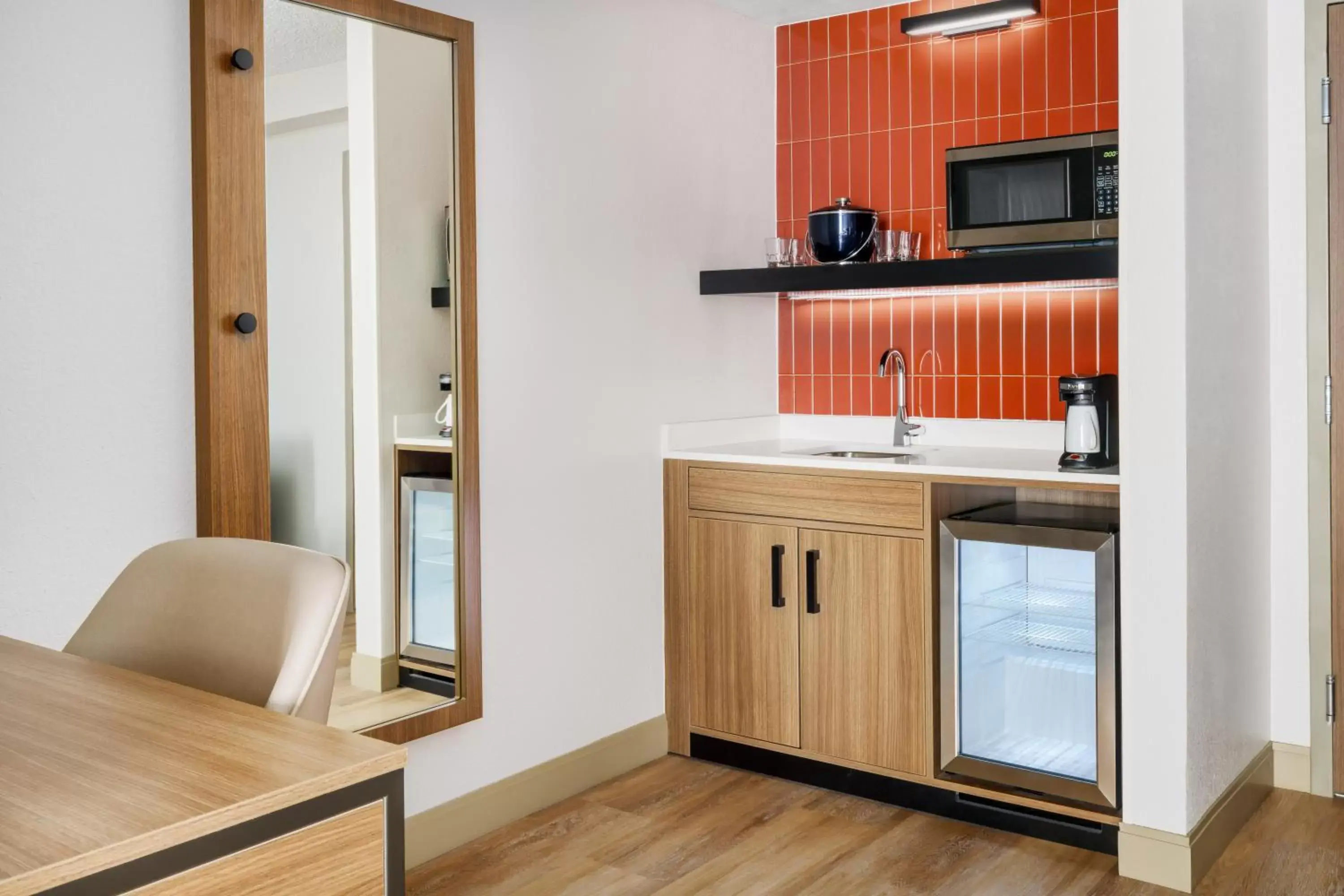 Kitchen or kitchenette, Bathroom in Hyatt Place across from Universal Orlando Resort