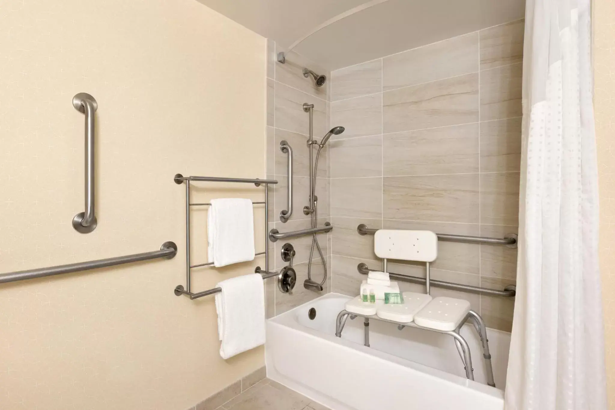 Bathroom in Holiday Inn National Airport/Crystal City, an IHG Hotel