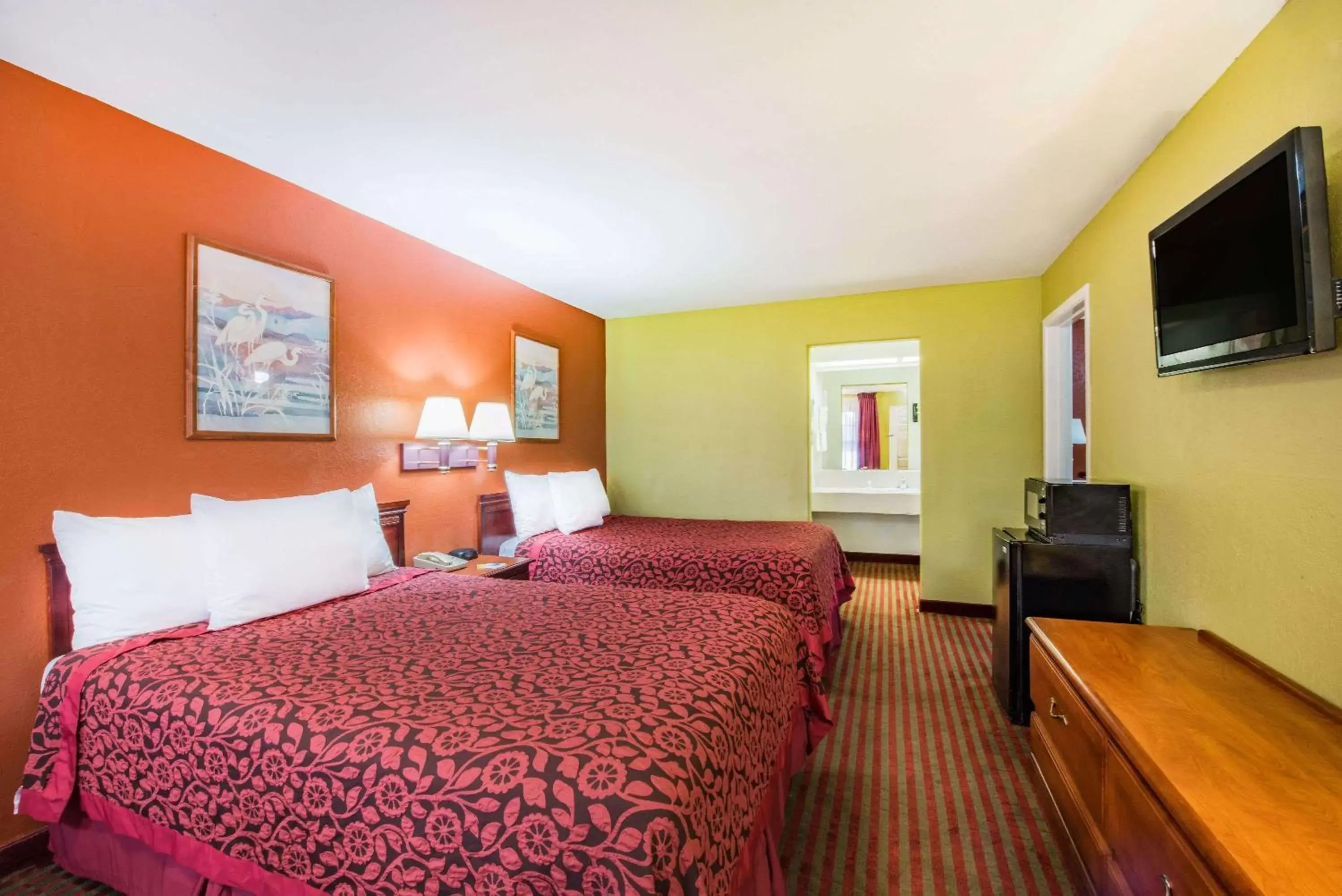 Photo of the whole room, Bed in Days Inn by Wyndham McAllen