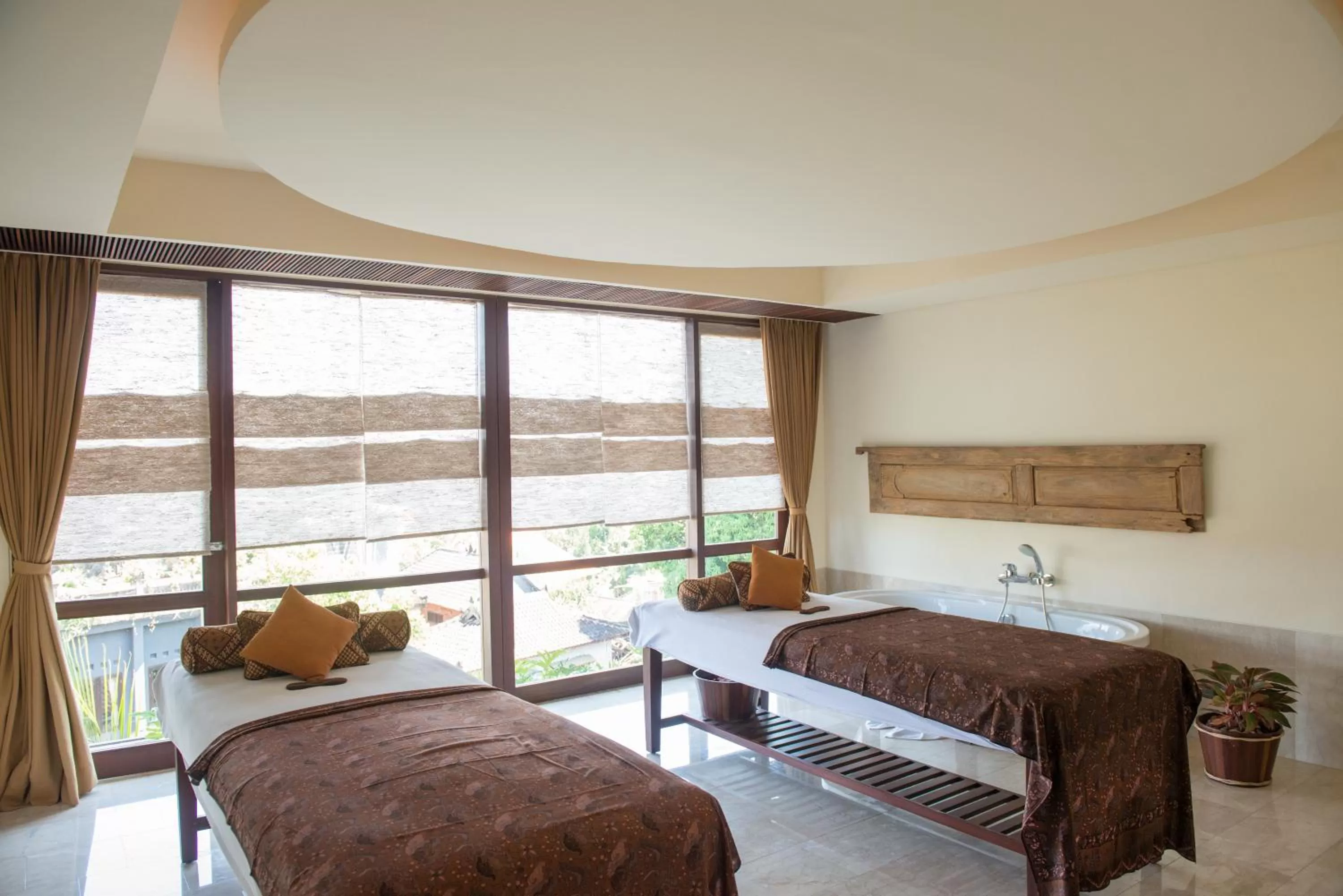 Massage, Bed in Komaneka at Rasa Sayang Ubud