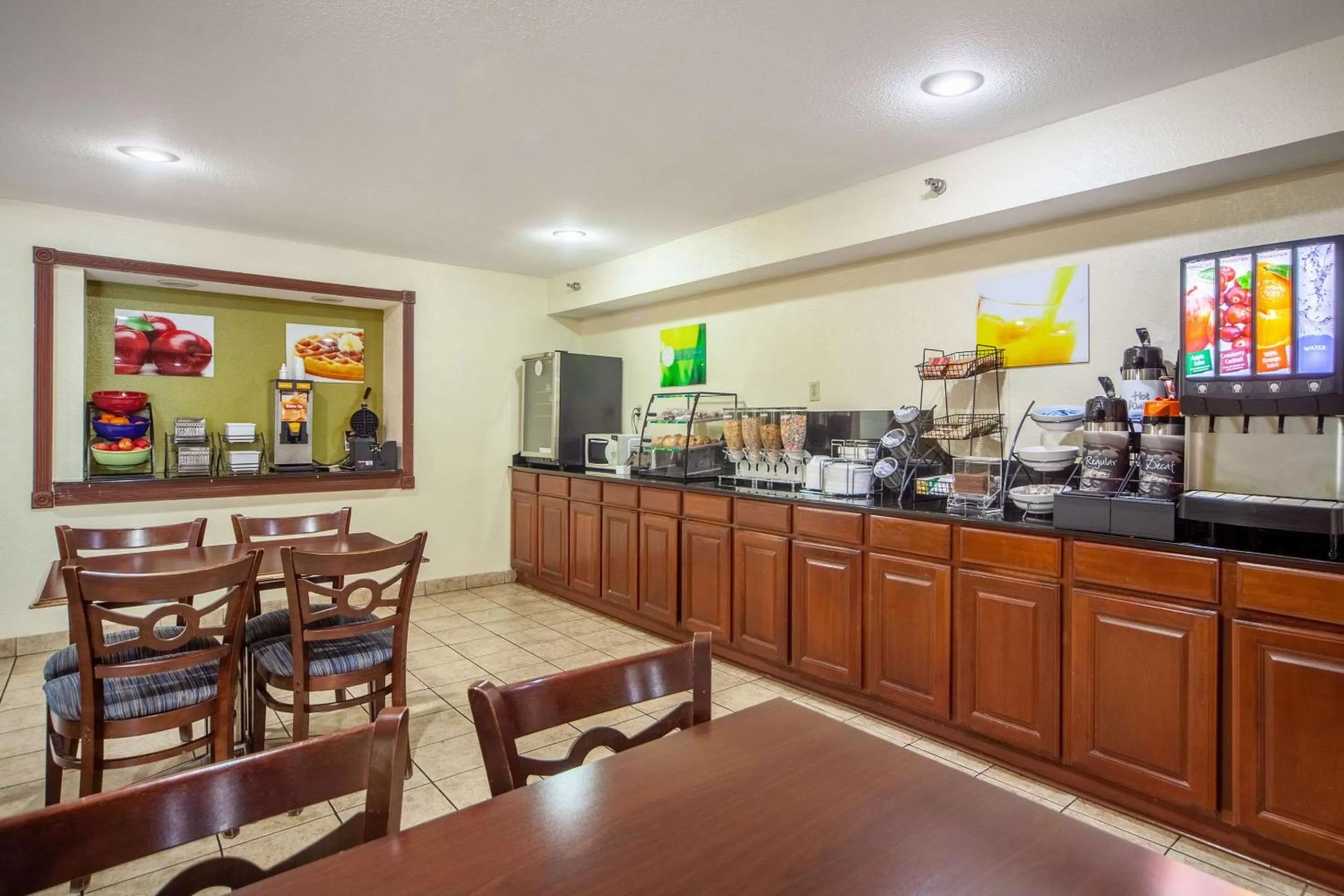 Restaurant/places to eat in Quality Inn Lincoln Cornhusker