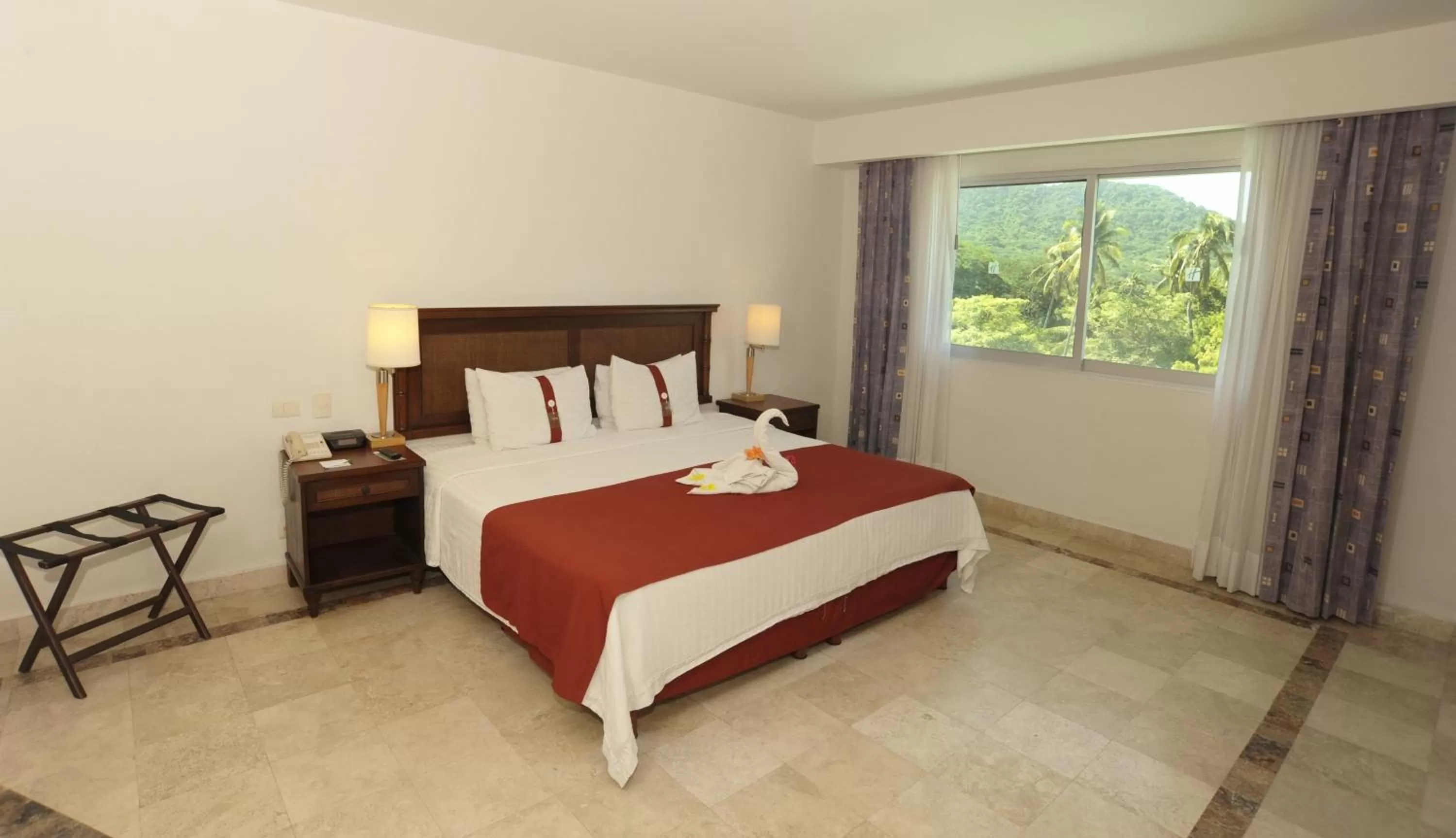 Photo of the whole room, Bed in Gamma Plaza Ixtapa