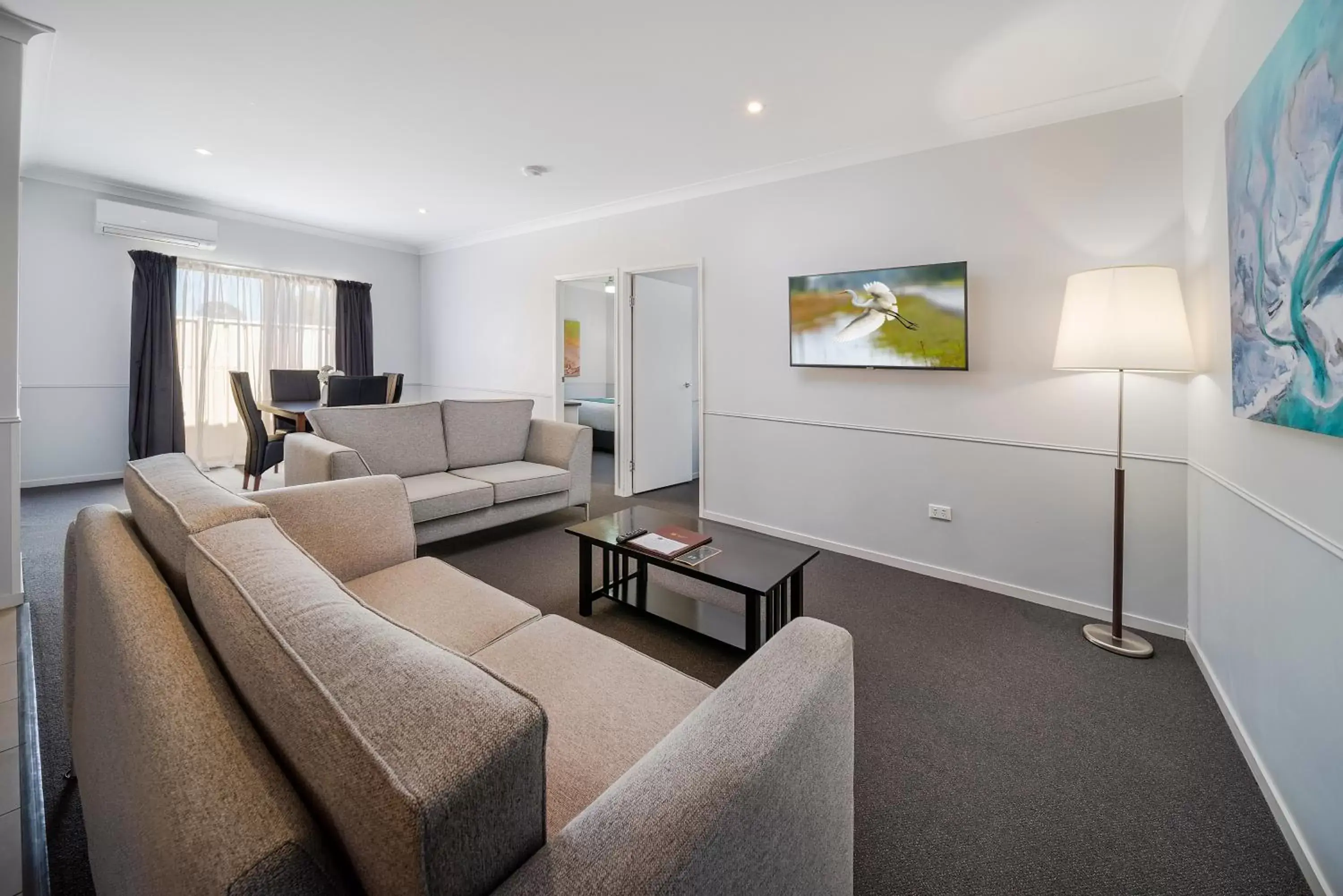 Living room, Seating Area in Roma Inland Motor Inn