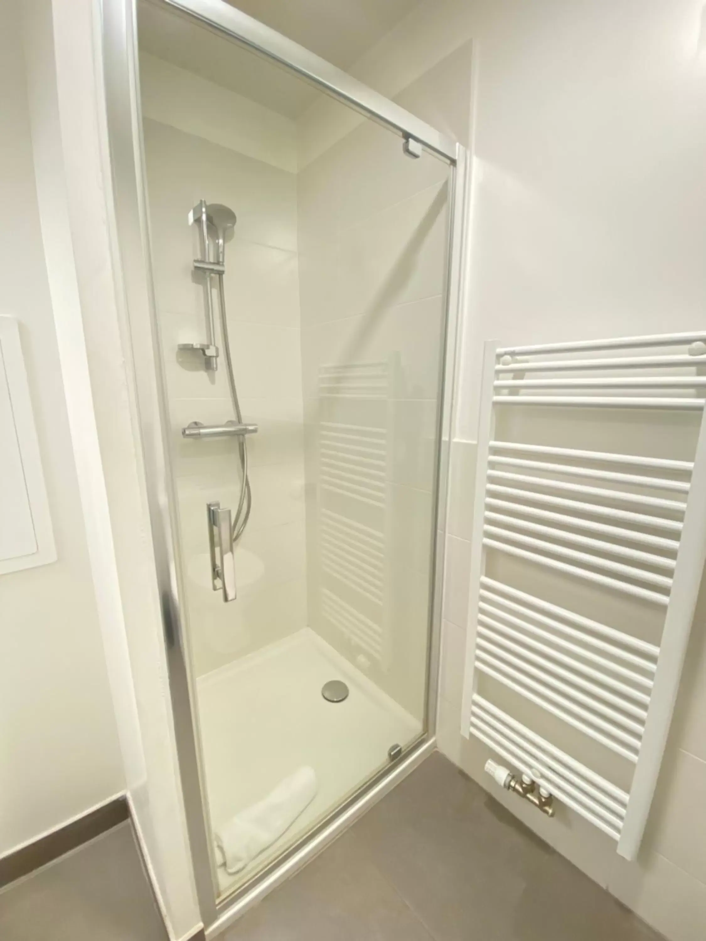 Bathroom in All Suites Appart Hôtel Massy Palaiseau