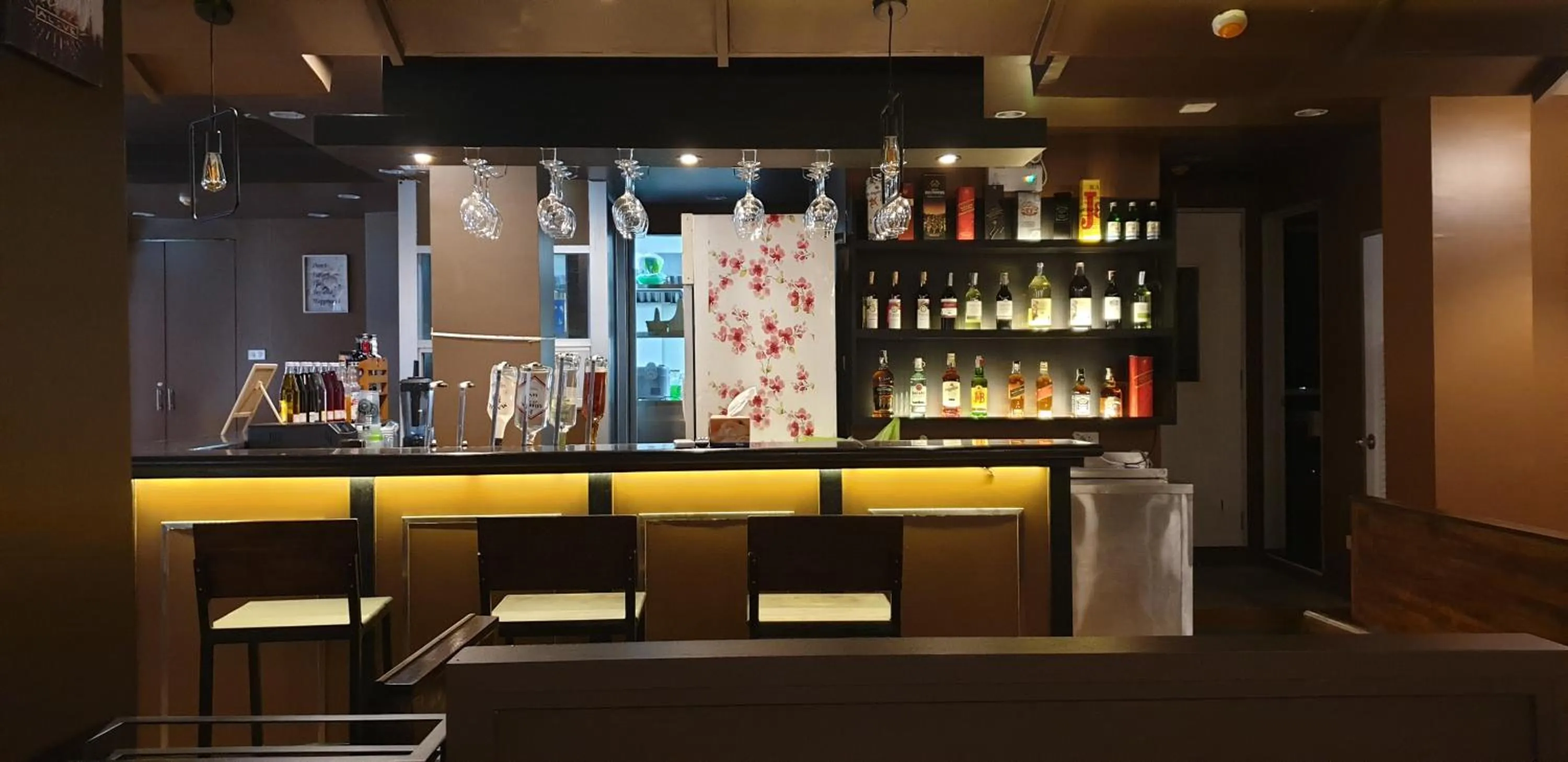 Restaurant/places to eat in Vinary Hotel Sukhumvit