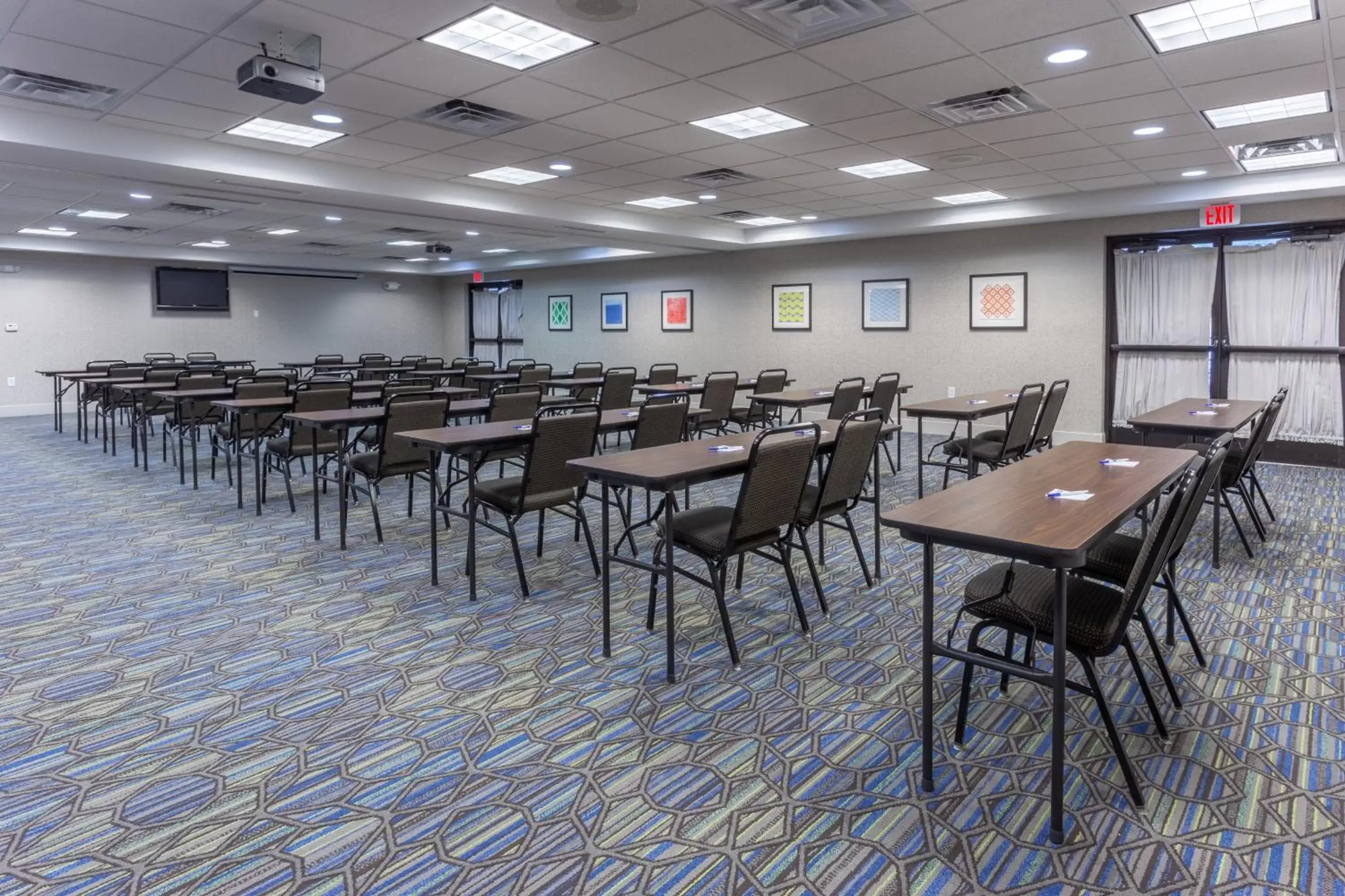 Meeting/conference room, Restaurant/Places to Eat in Holiday Inn Express - Indianapolis - Southeast, an IHG Hotel