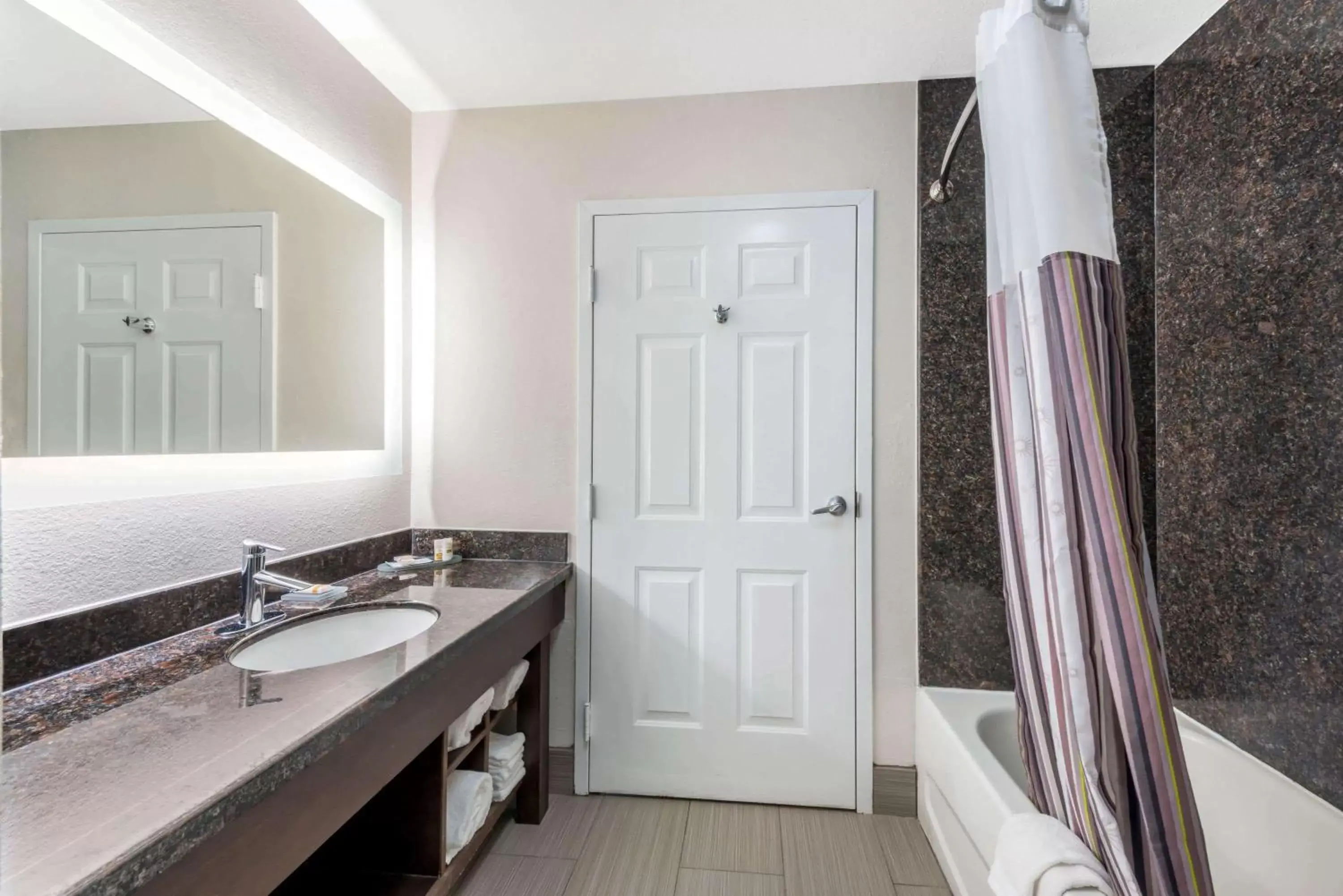 Deluxe King Room with Roll In Shower - Mobility/Hearing Accessible - Non-Smoking in La Quinta by Wyndham Orange Deluxe King Room with Roll In Shower - Mobility/Hearing Accessible - Non-Smoking in La Quinta by Wyndham Orange