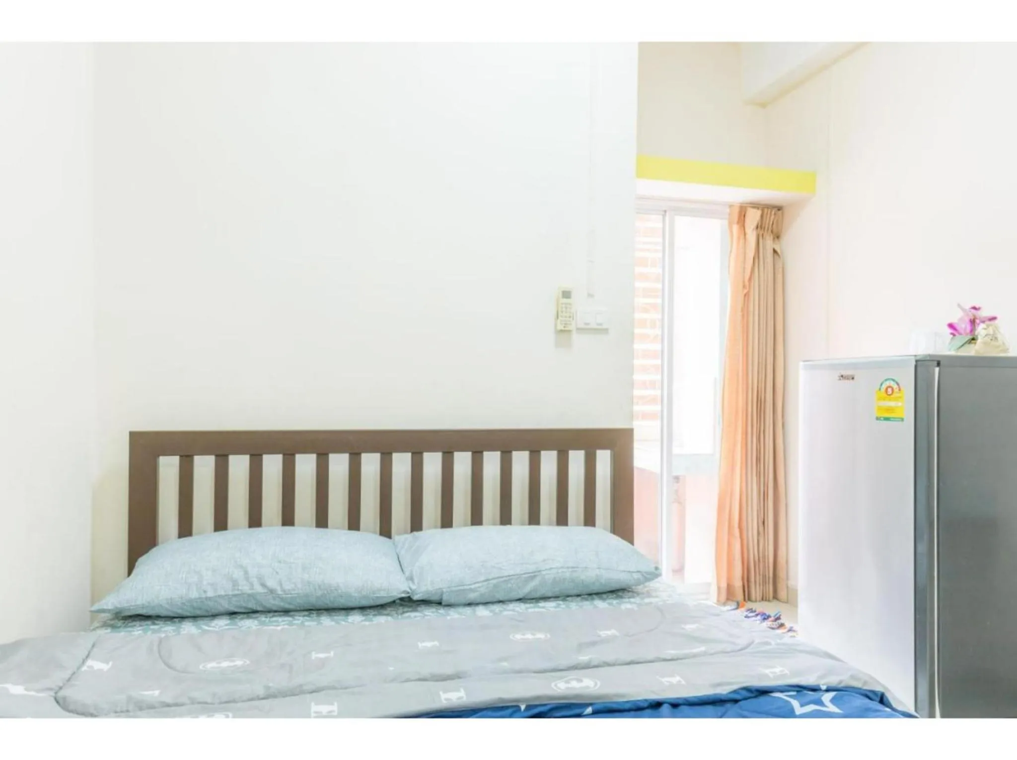 Bedroom, Bed in OYO 75405 Ladda Place