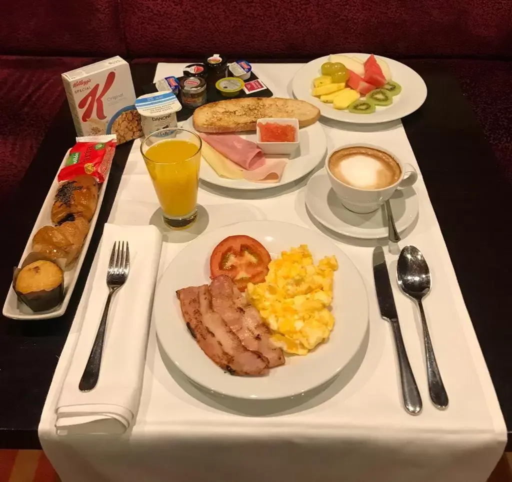 Breakfast, Food in Hotel Boutique Gareus