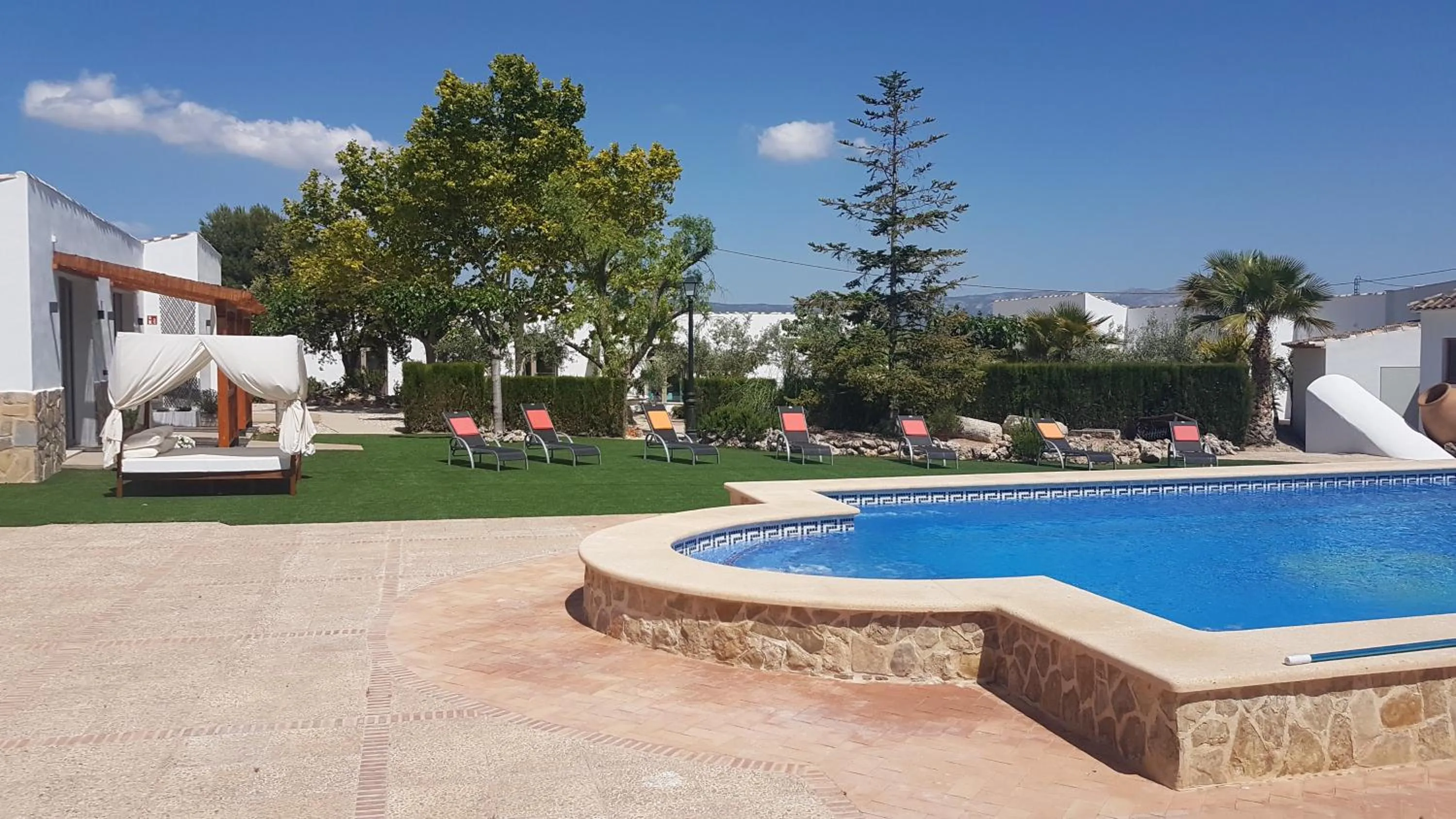 Swimming pool in Artmonia