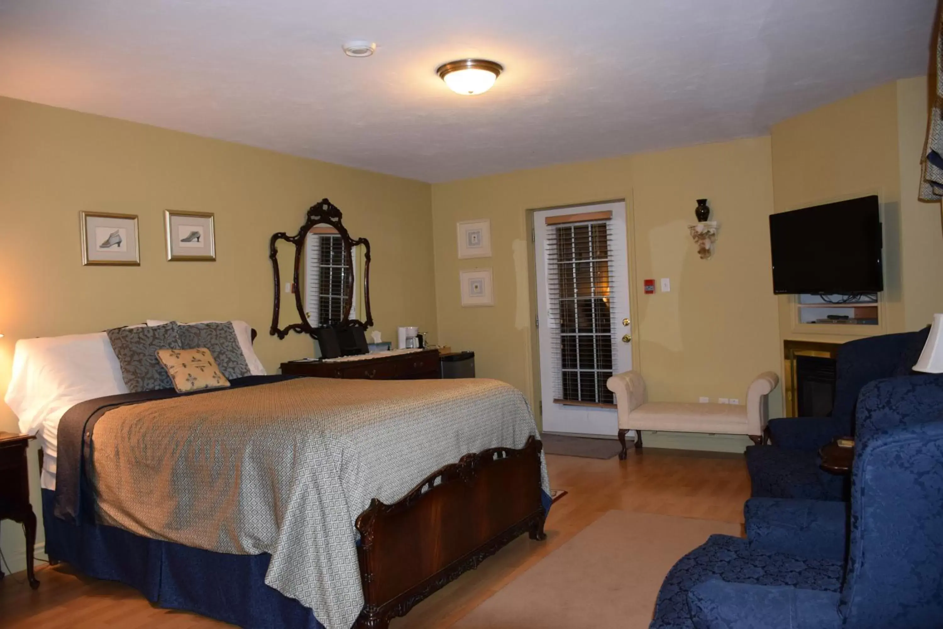 Photo of the whole room in Auberge Wild Rose Inn