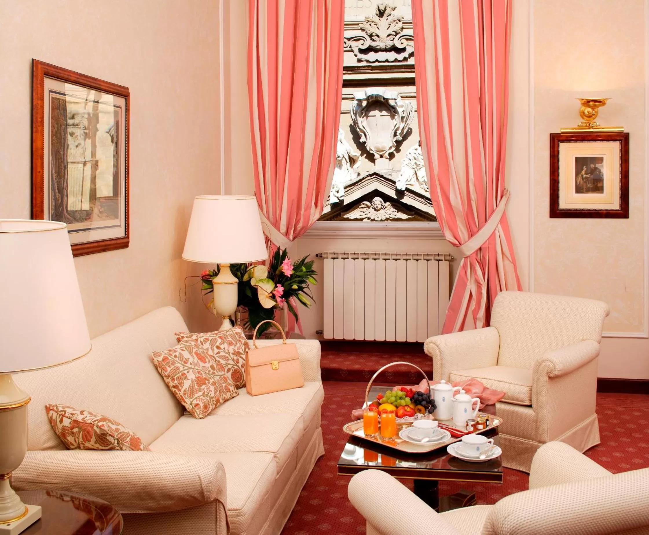 Food and drinks in Hotel De La Ville