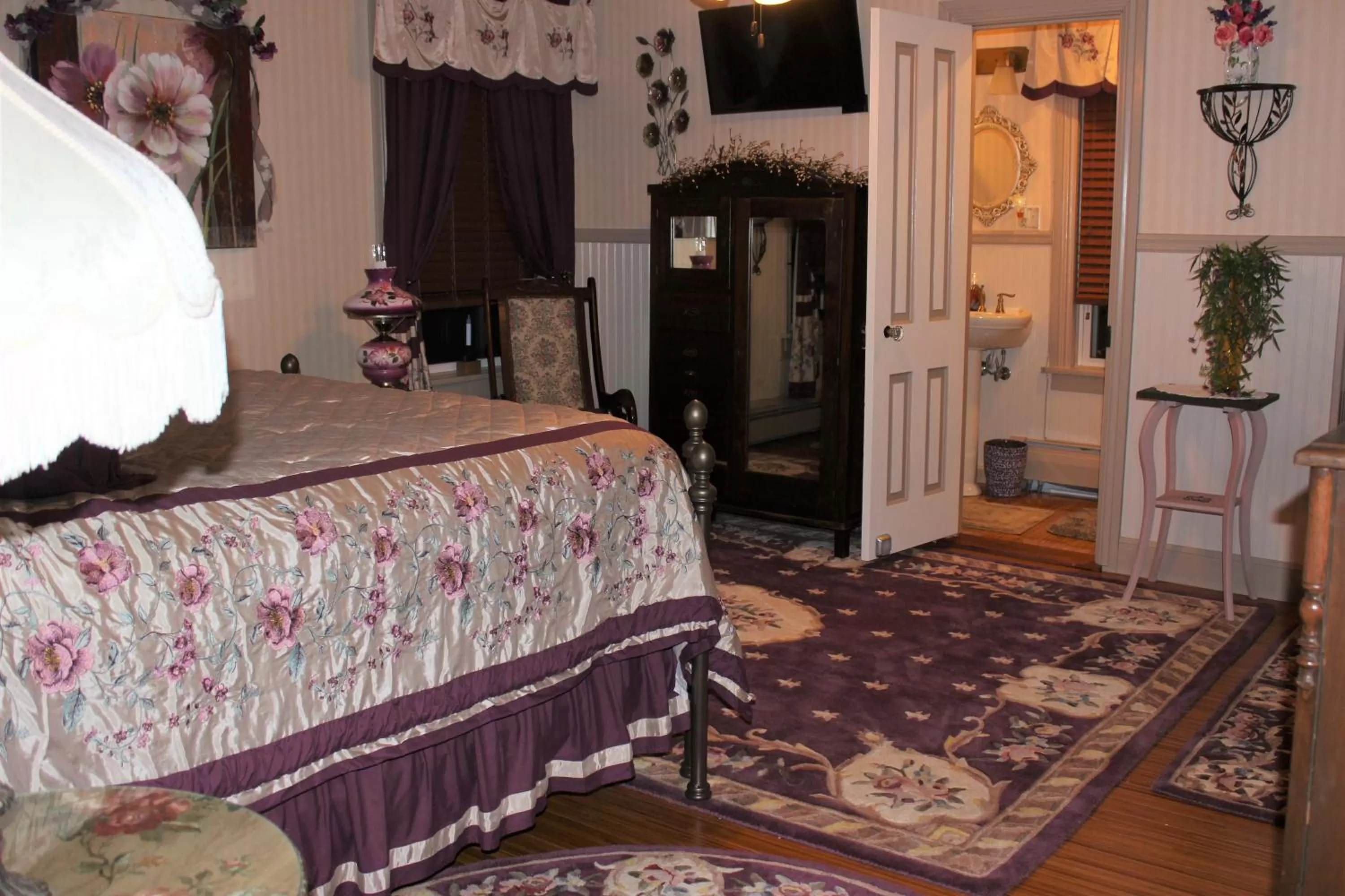 Bed in Carriage Stop Bed & Breakfast