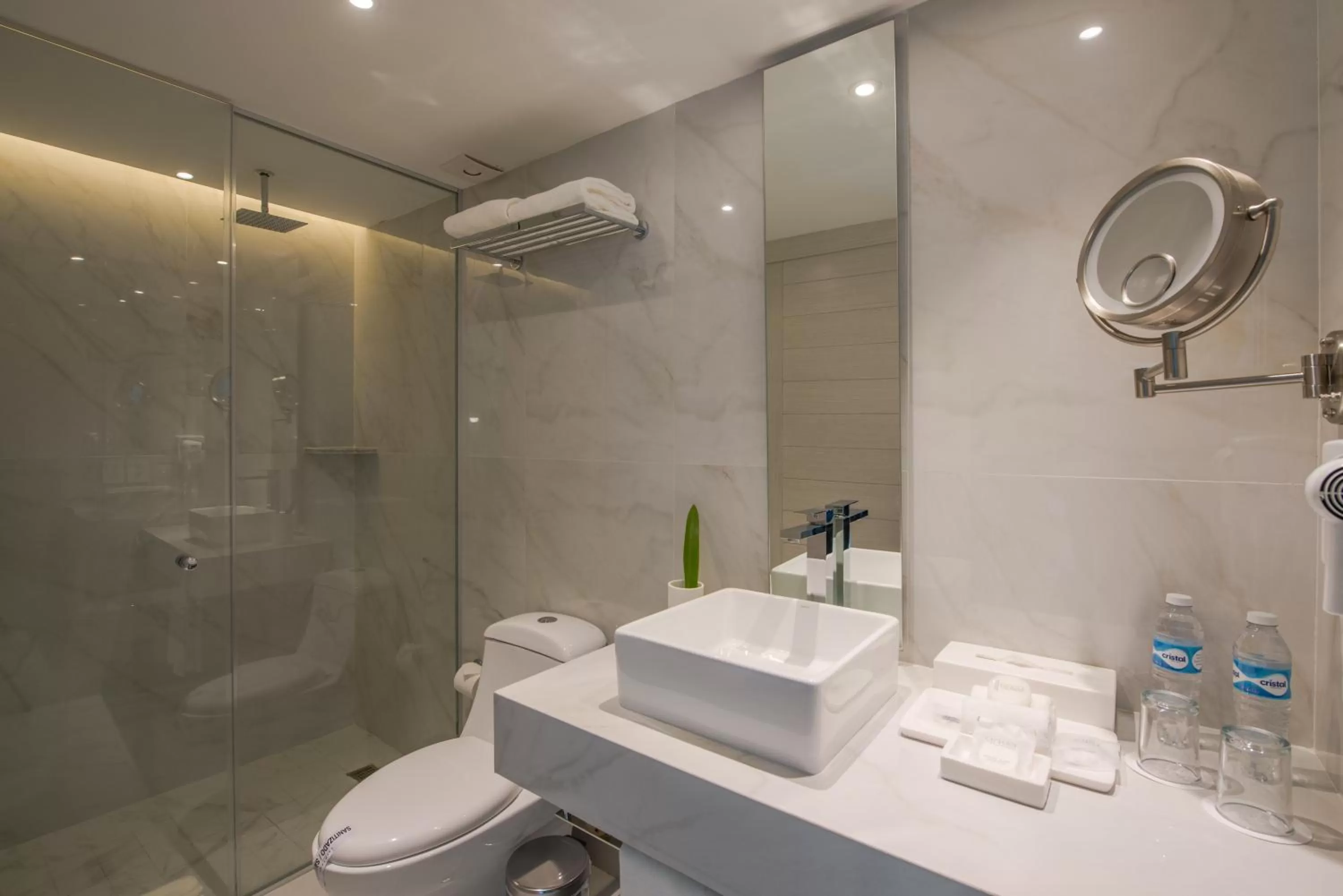 Bathroom in Oleo Cancun Playa All Inclusive Resort