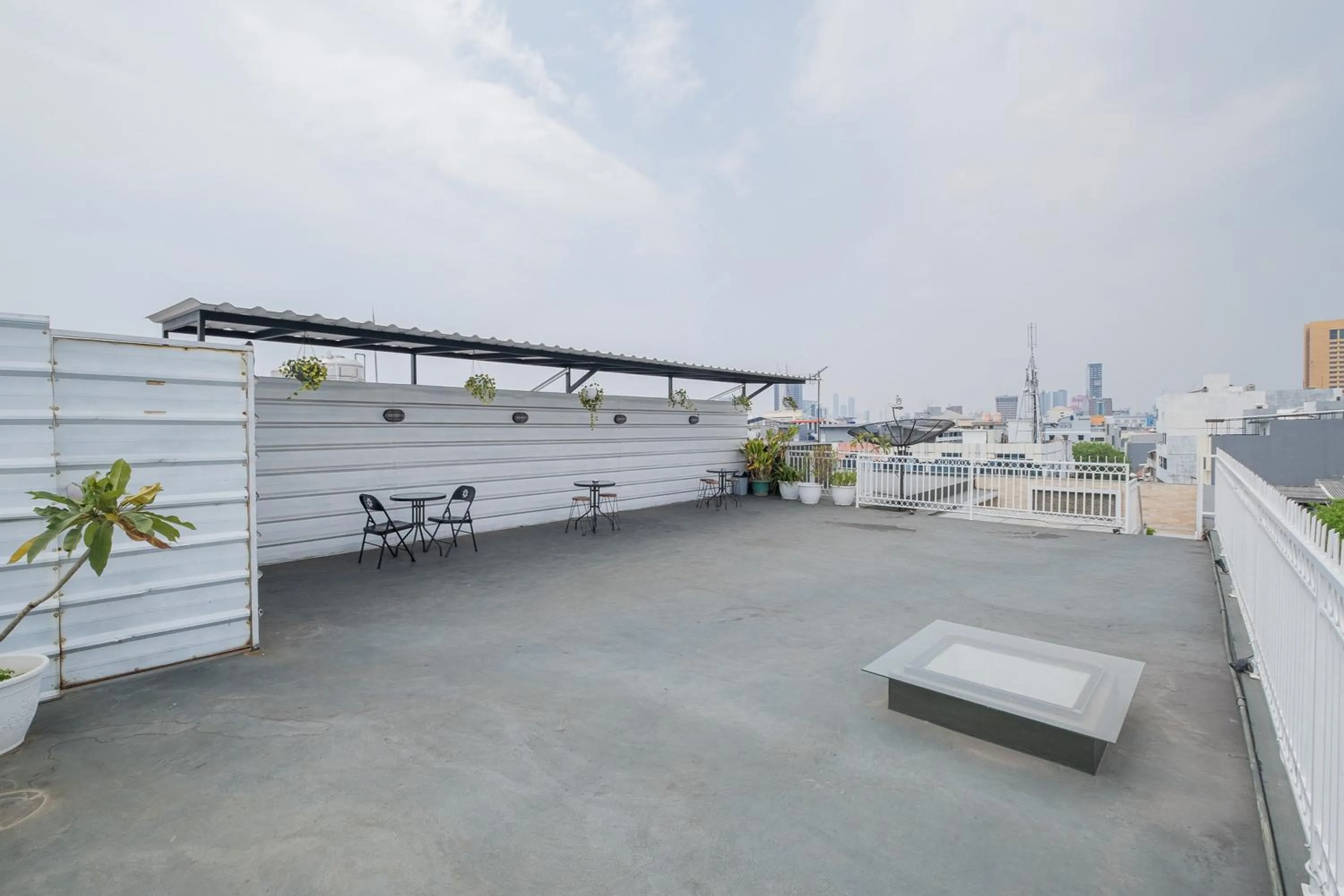 Property building in RedDoorz Plus @ Cideng Barat