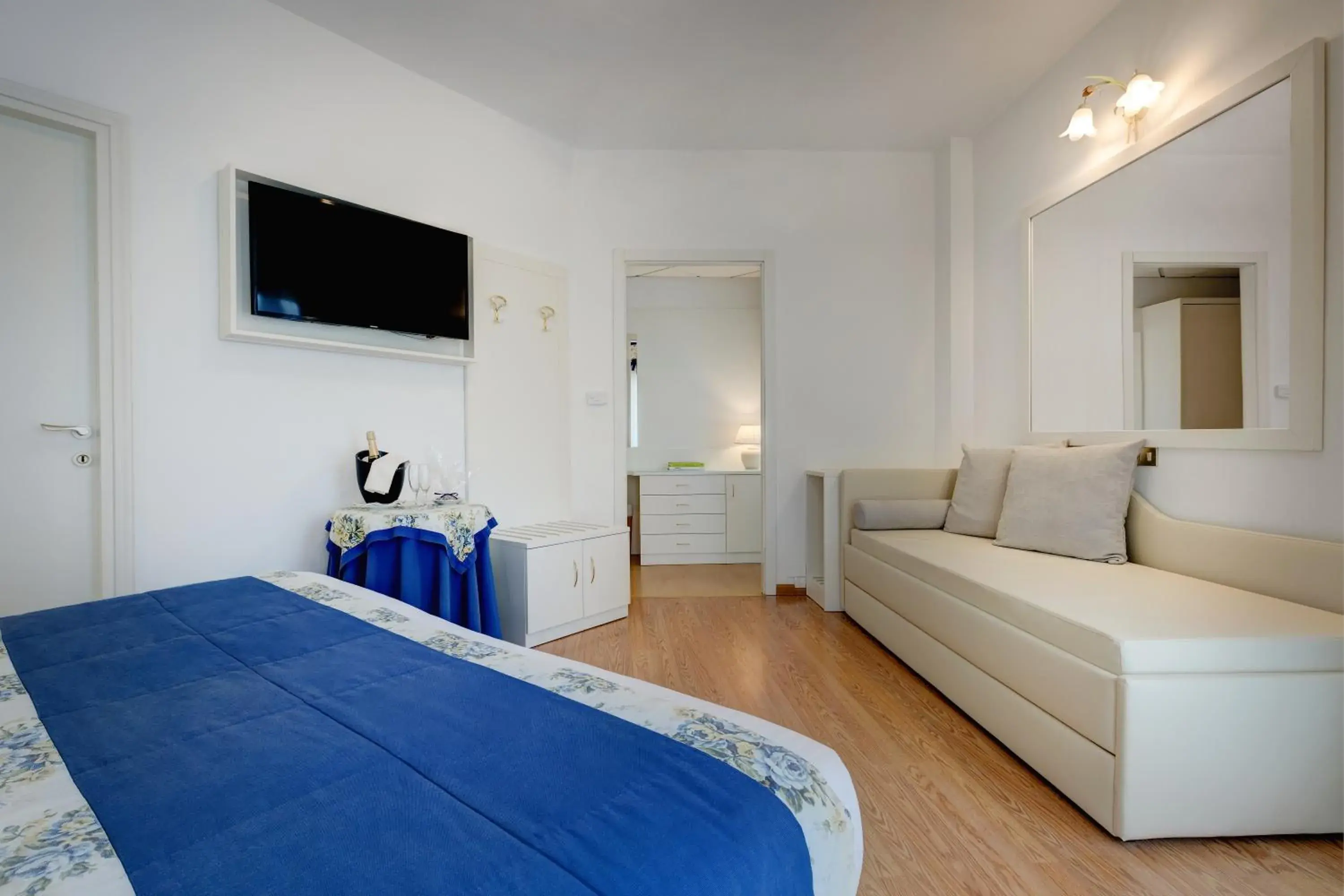 Bedroom, Bed in Hotel Cavalieri Palace