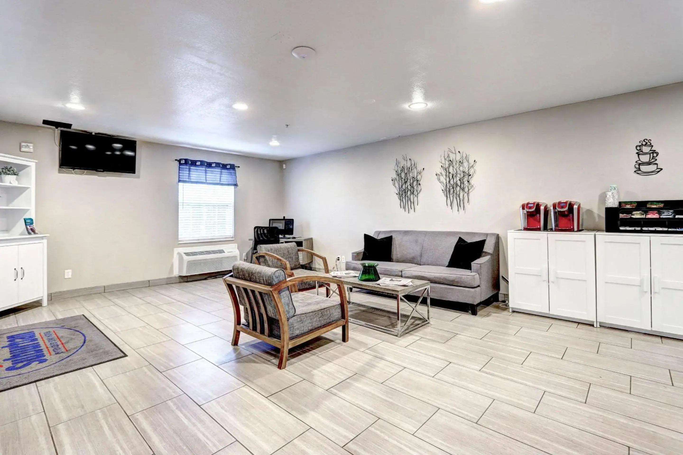 Lobby or reception in Suburban Studios Westminster Denver North