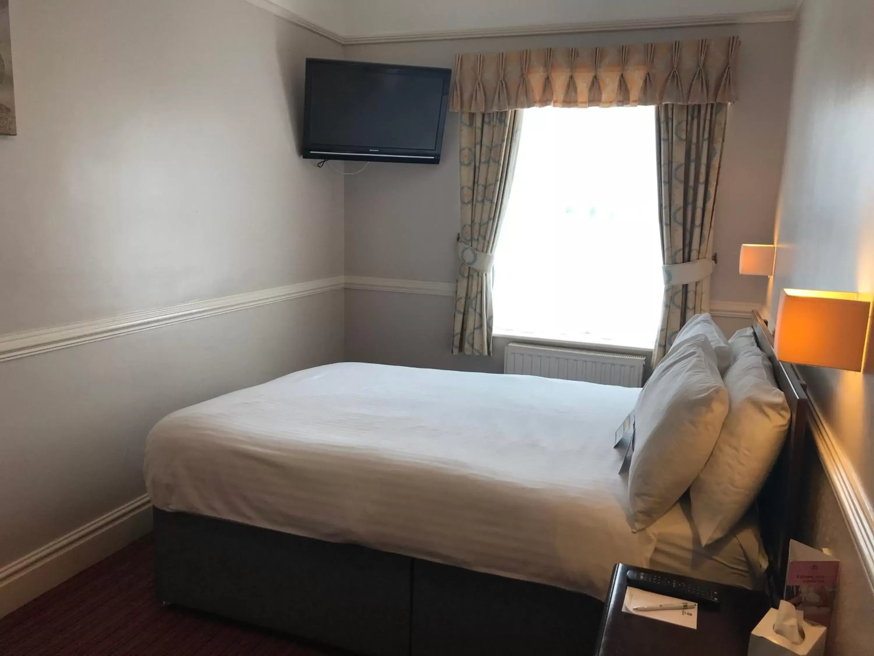 TV and multimedia, Bed in Best Western Hotel Hatfield