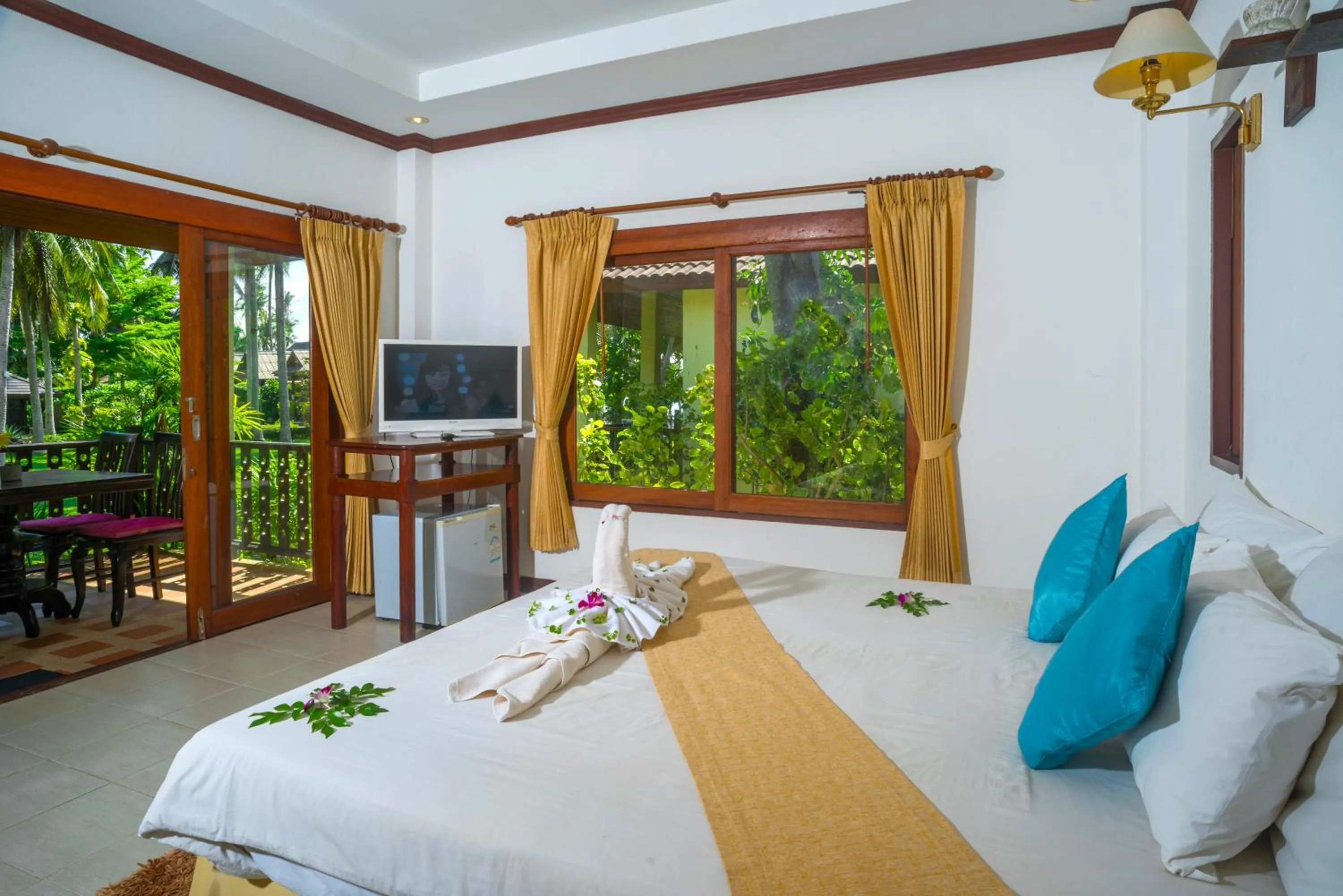 Garden view, Bed in Am Samui Resort Taling Ngam